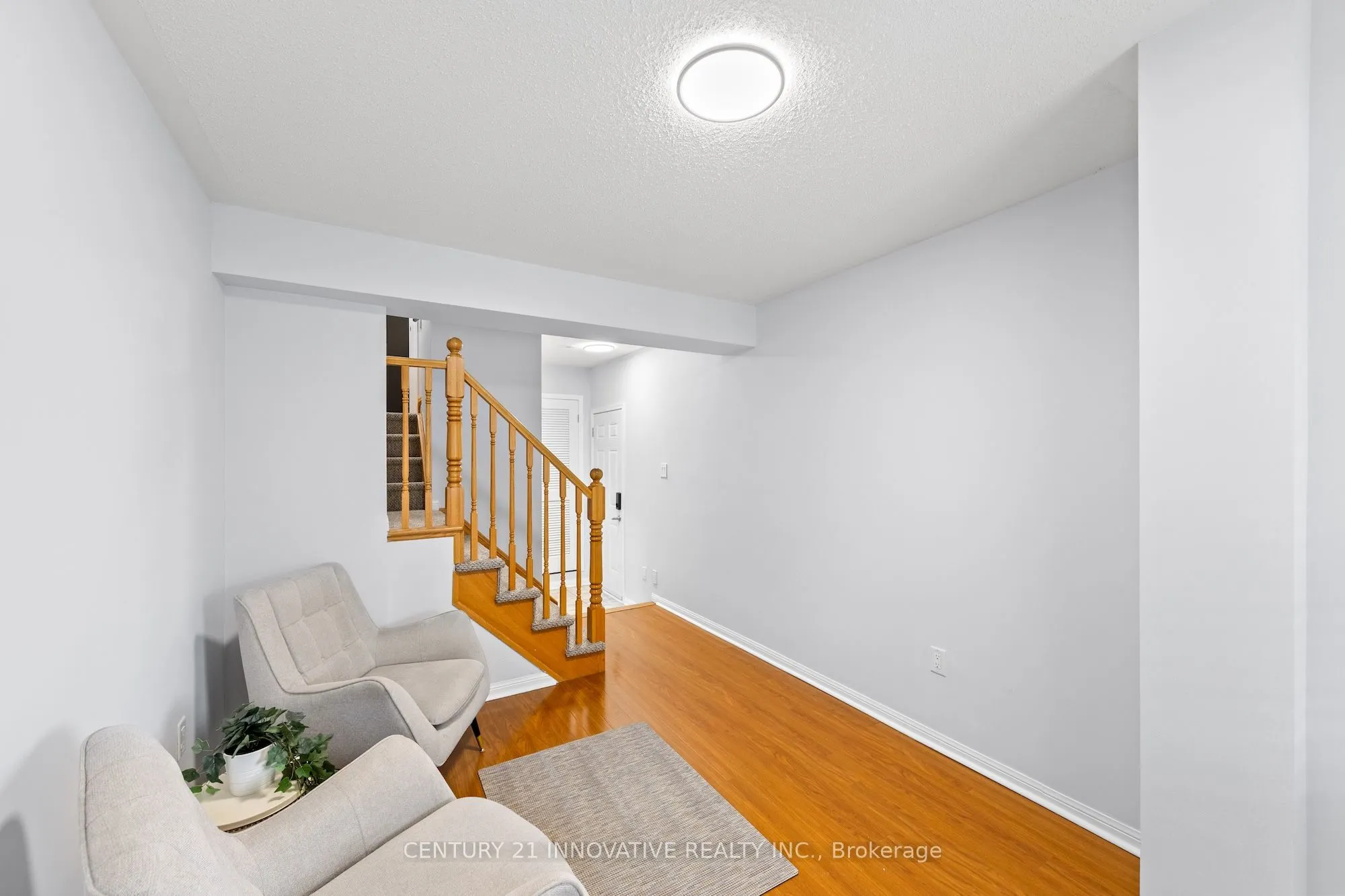915 Hasselfeldt Heights