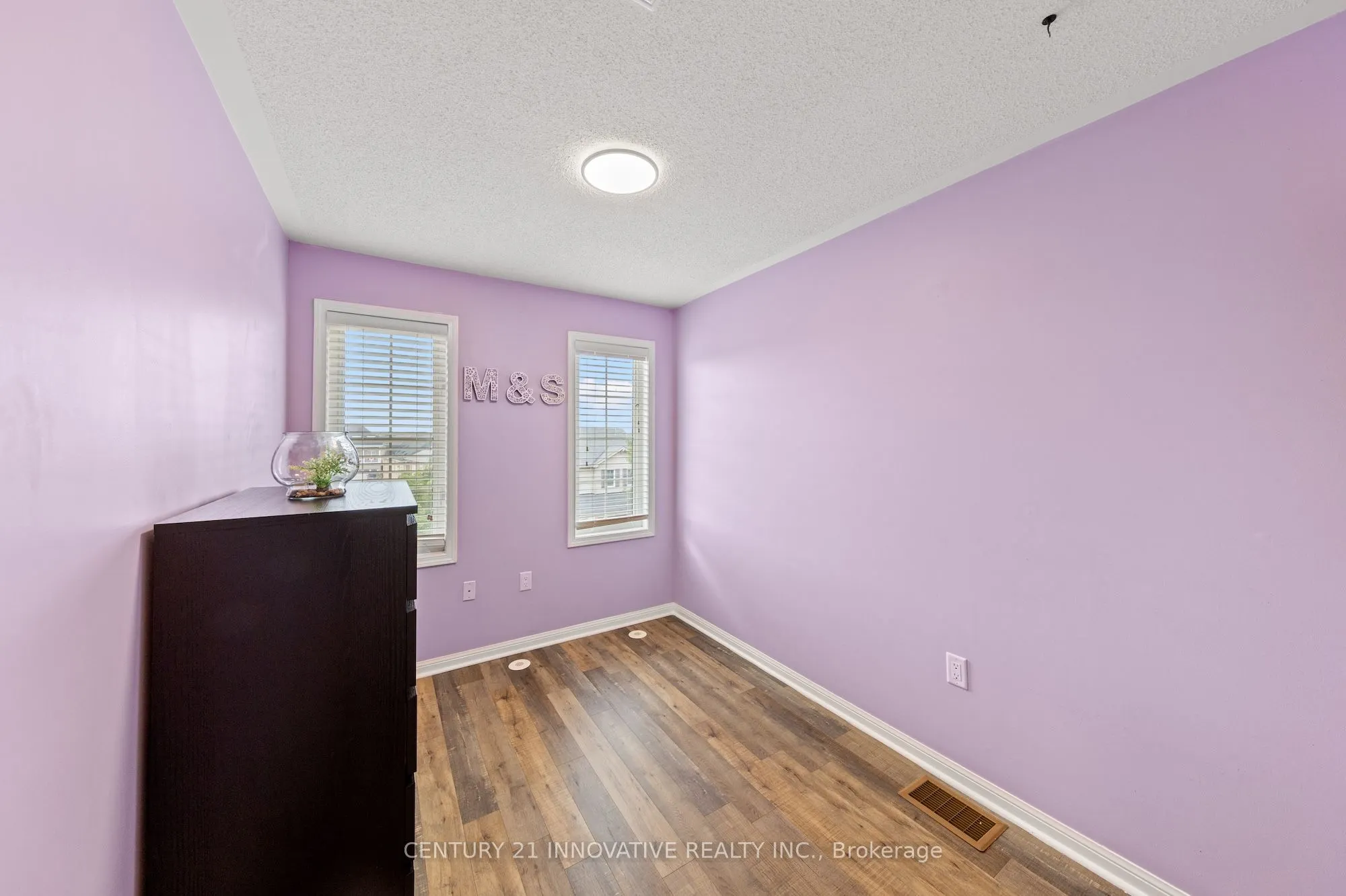 915 Hasselfeldt Heights