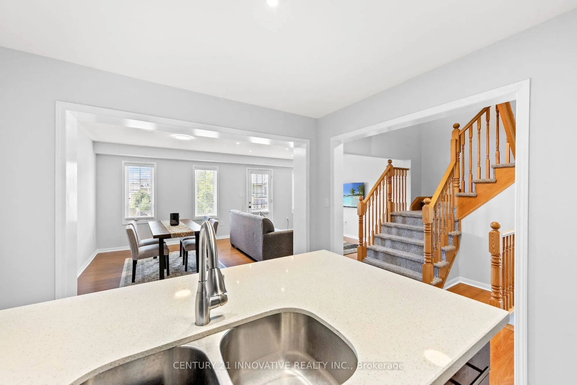 915 Hasselfeldt Heights
