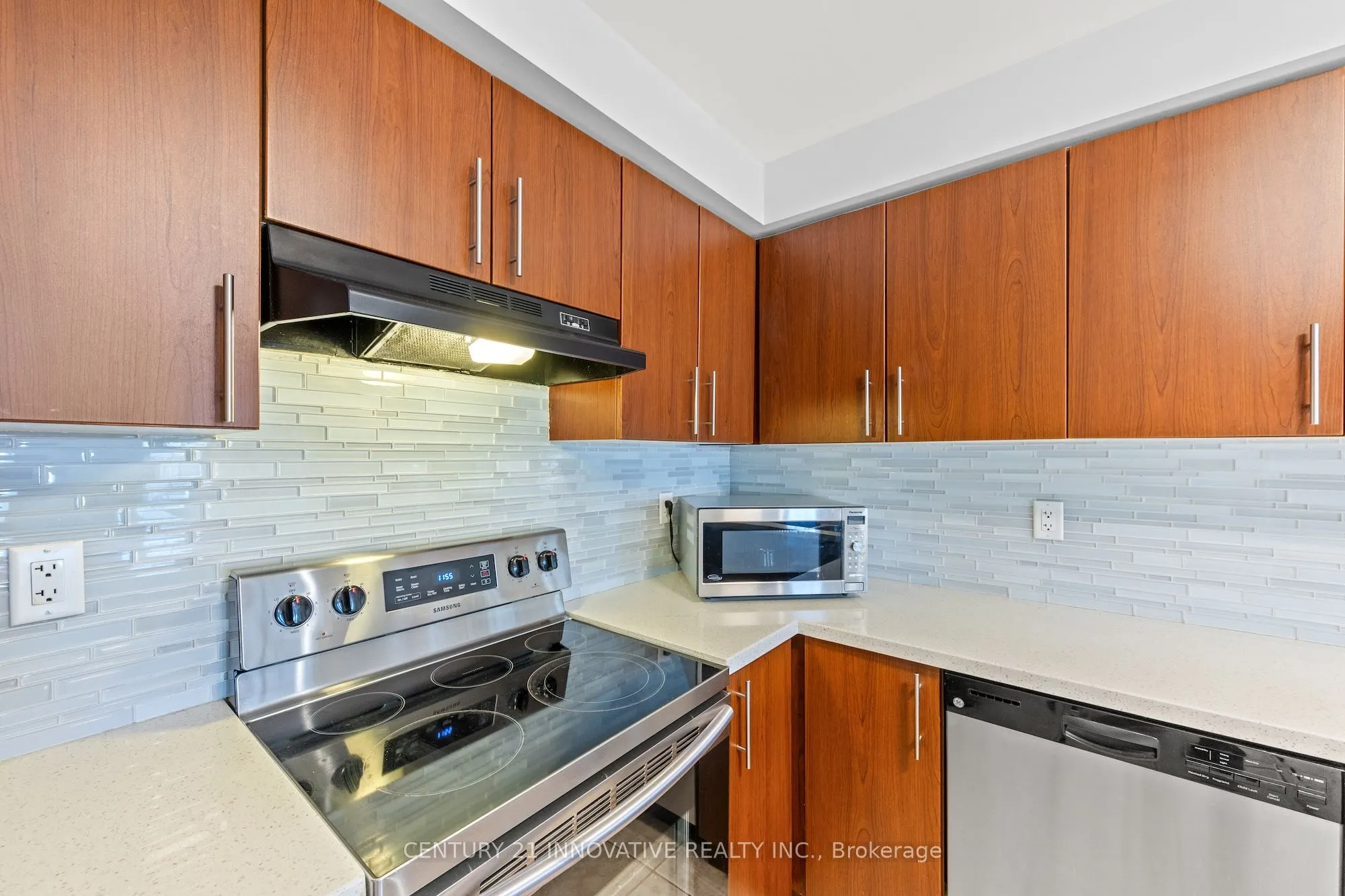 915 Hasselfeldt Heights