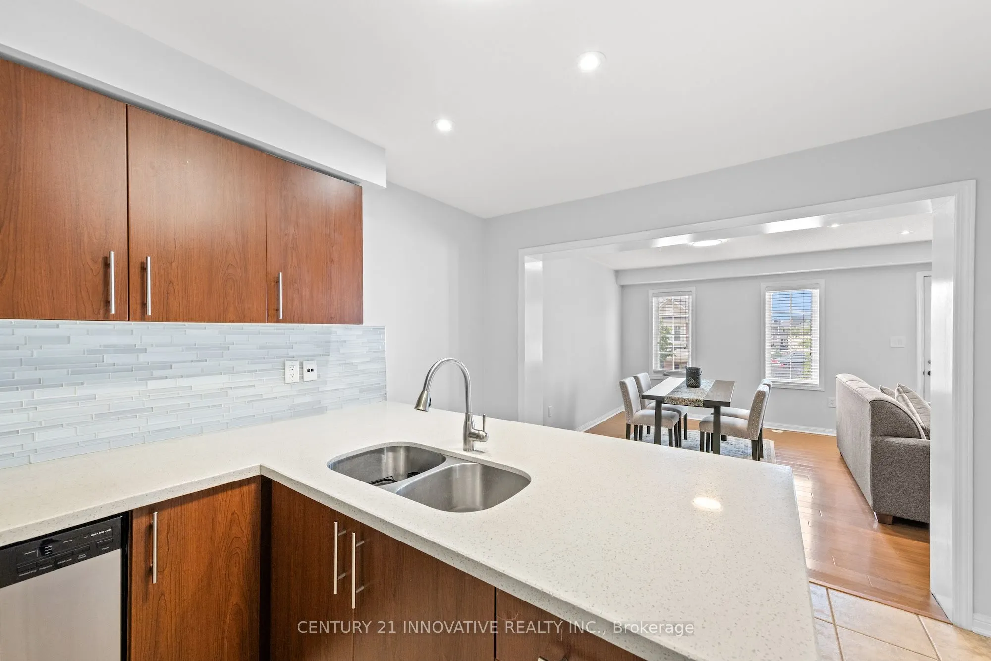 915 Hasselfeldt Heights
