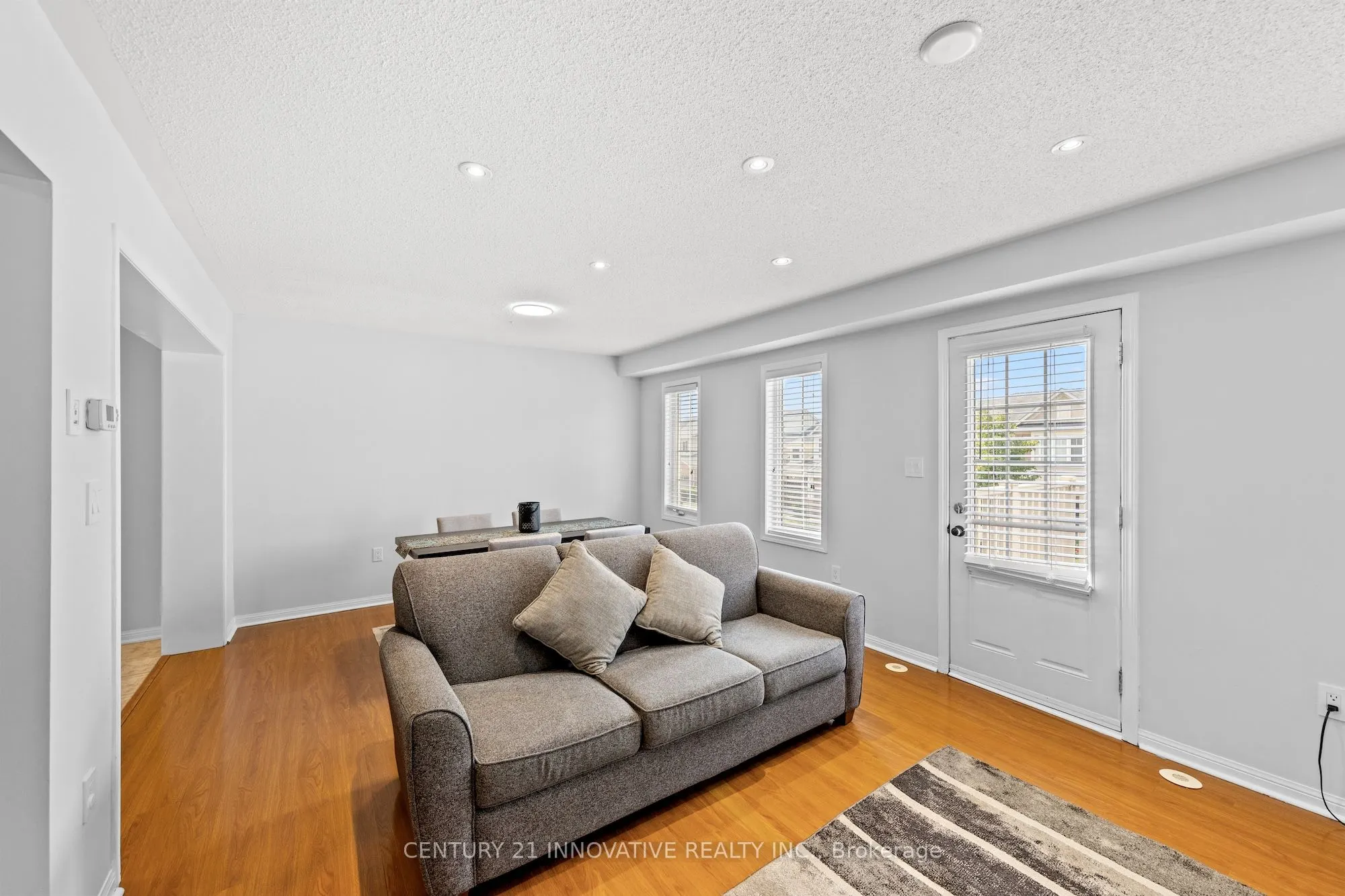 915 Hasselfeldt Heights