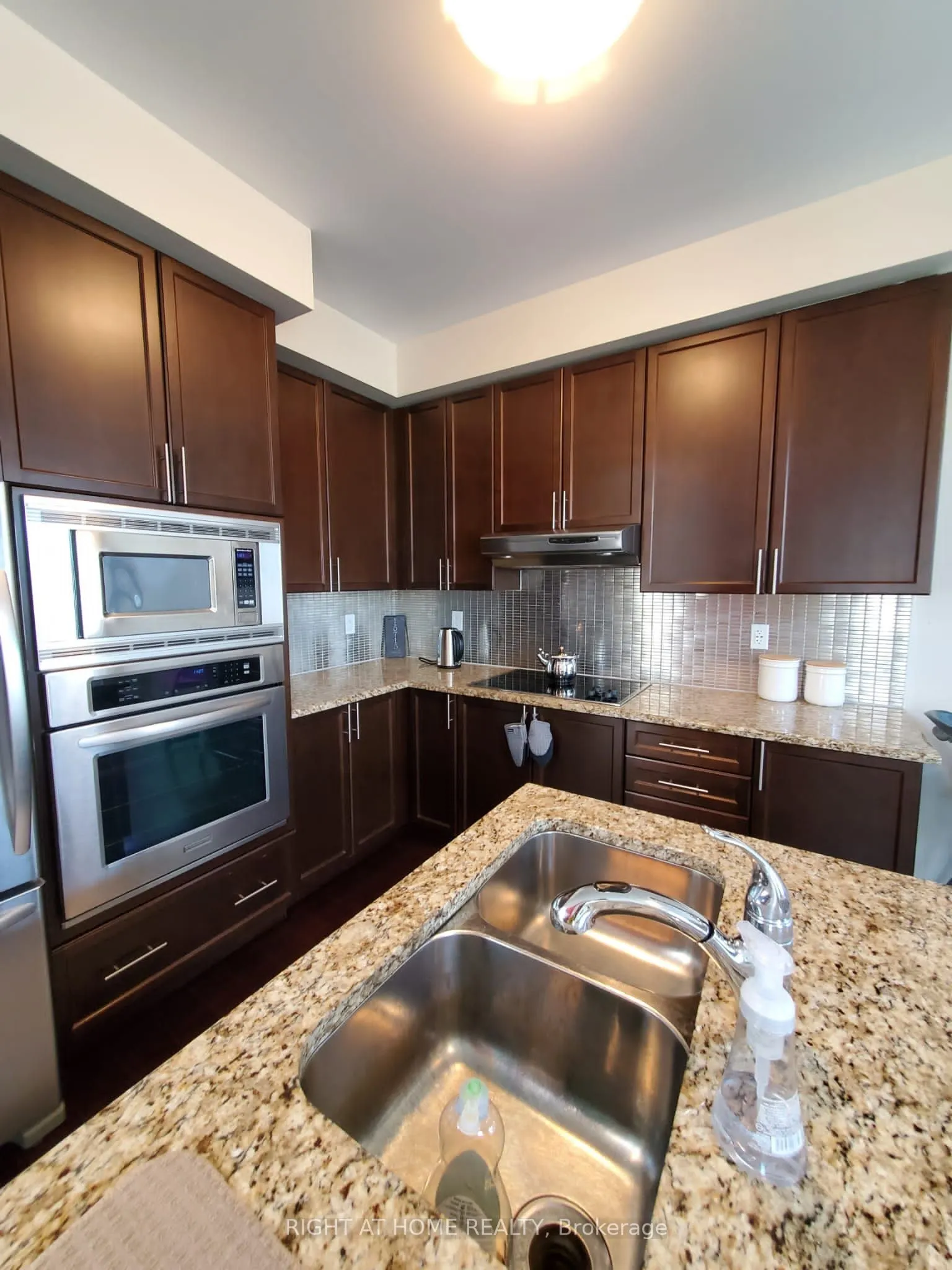 5715 Tenth Line W, #21