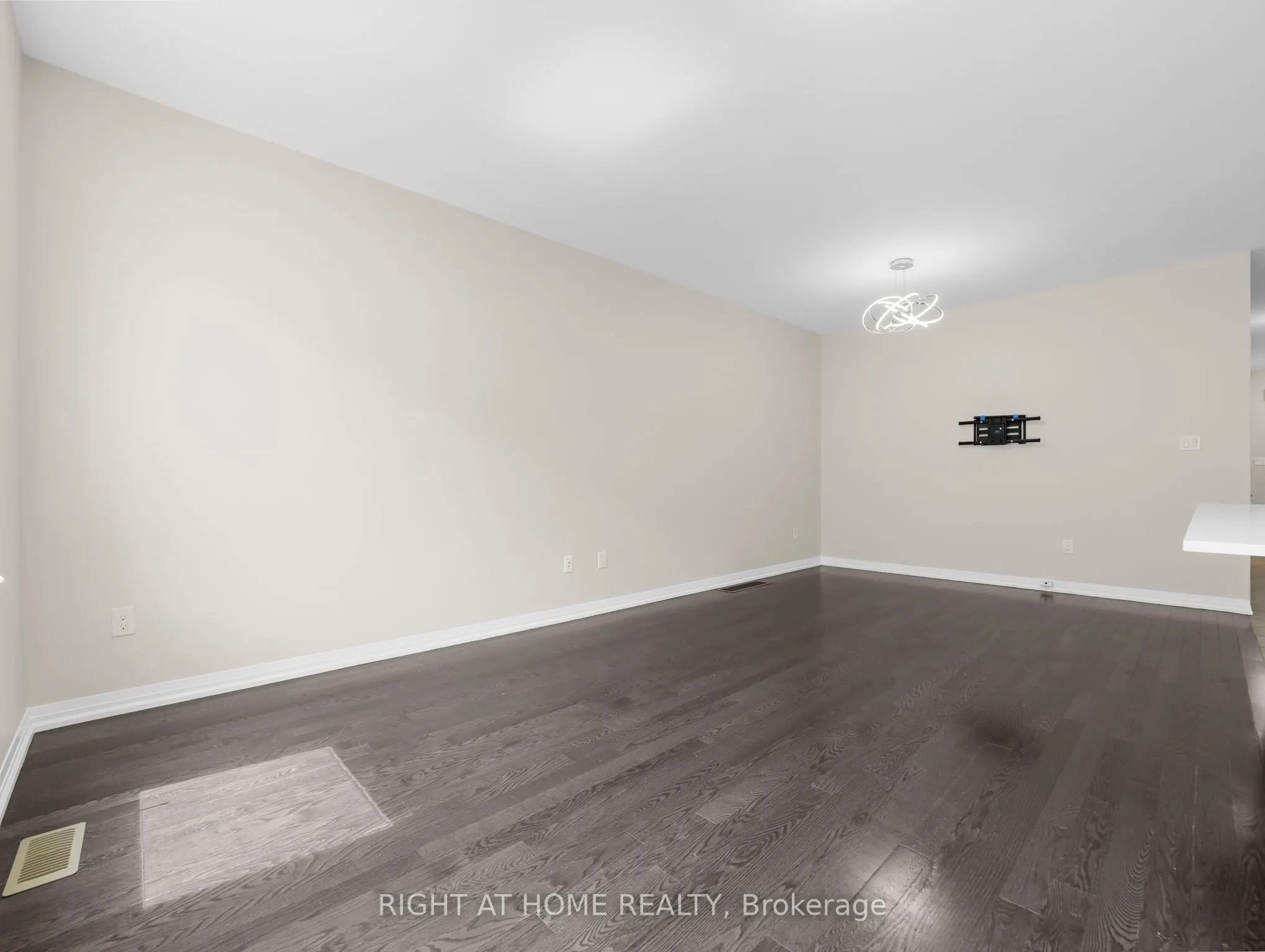 64 Mclaughlin Avenue