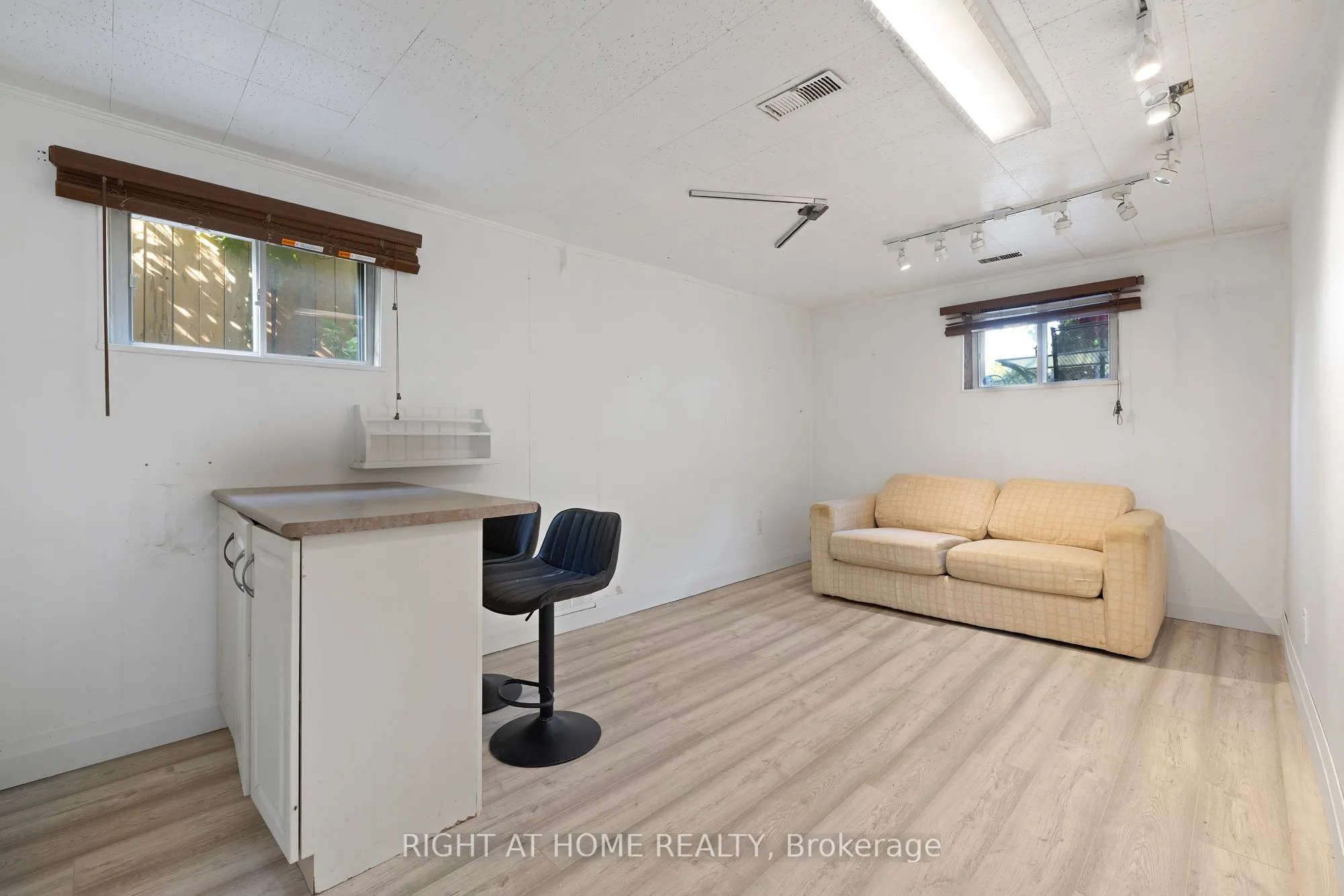 1147 Saturnia Crescent