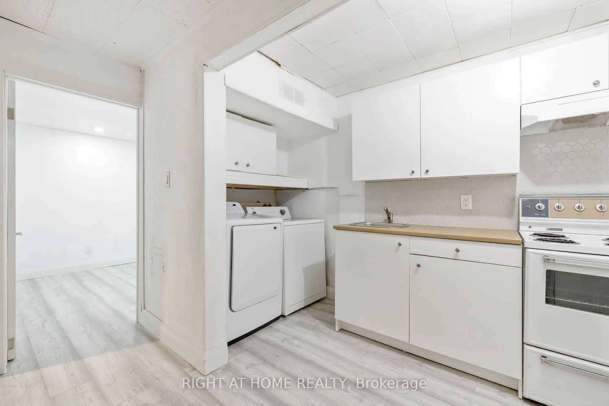 1147 Saturnia Crescent