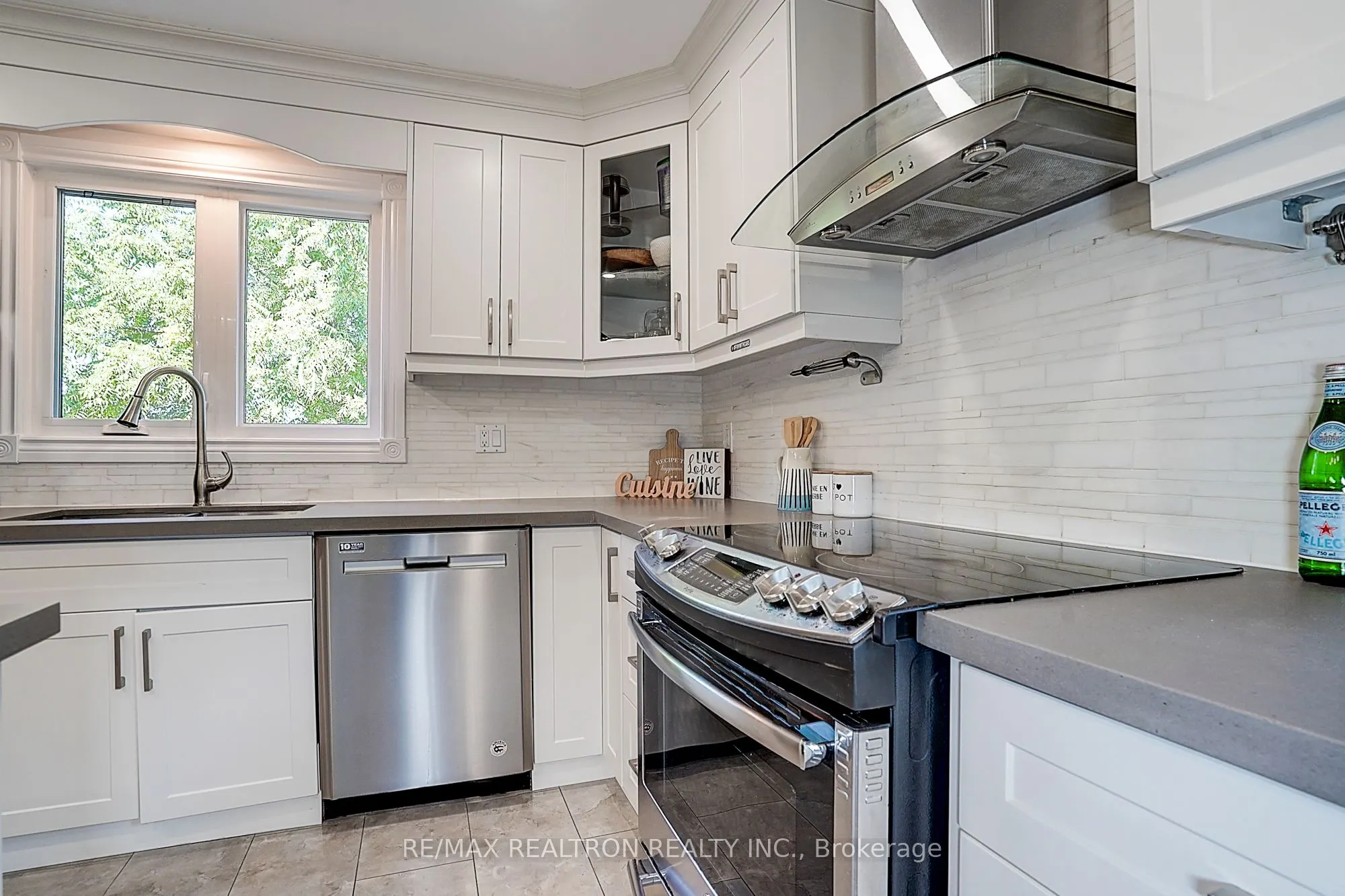 3031 Redstart Drive