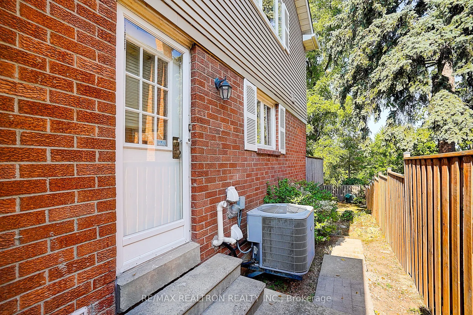 3031 Redstart Drive