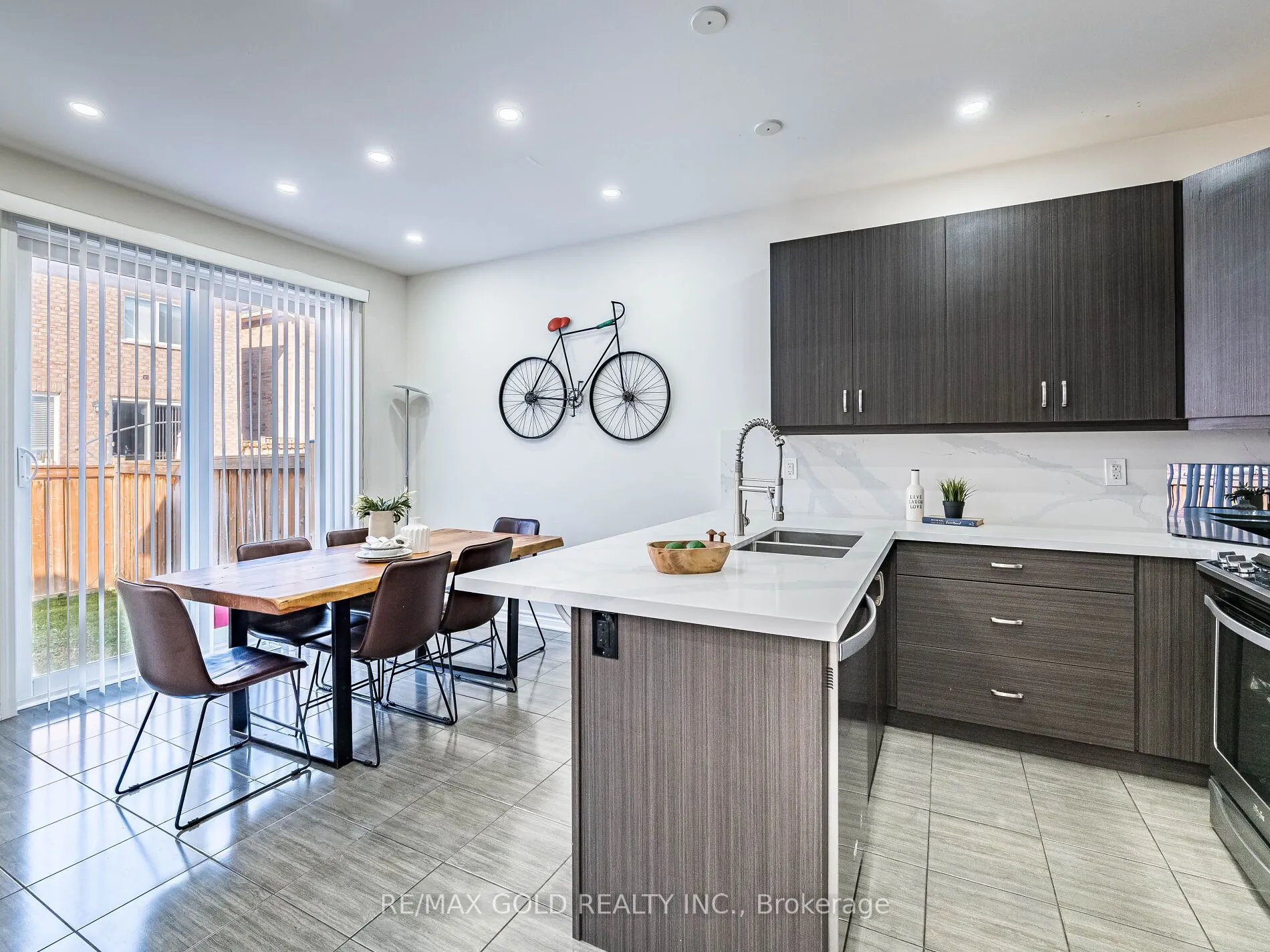 36 Feeder Street
