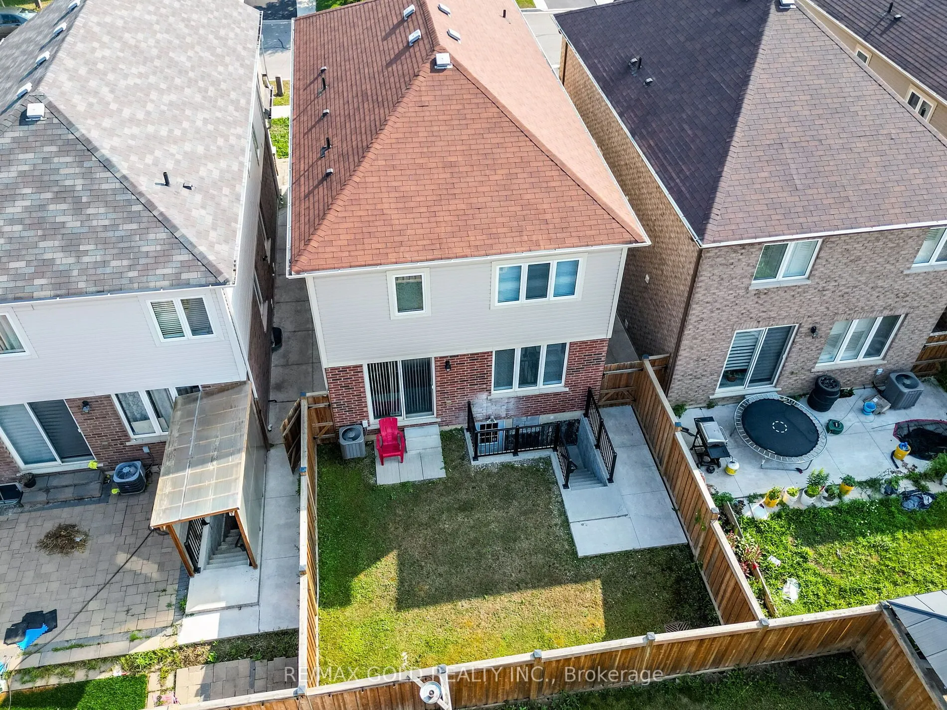 36 Feeder Street