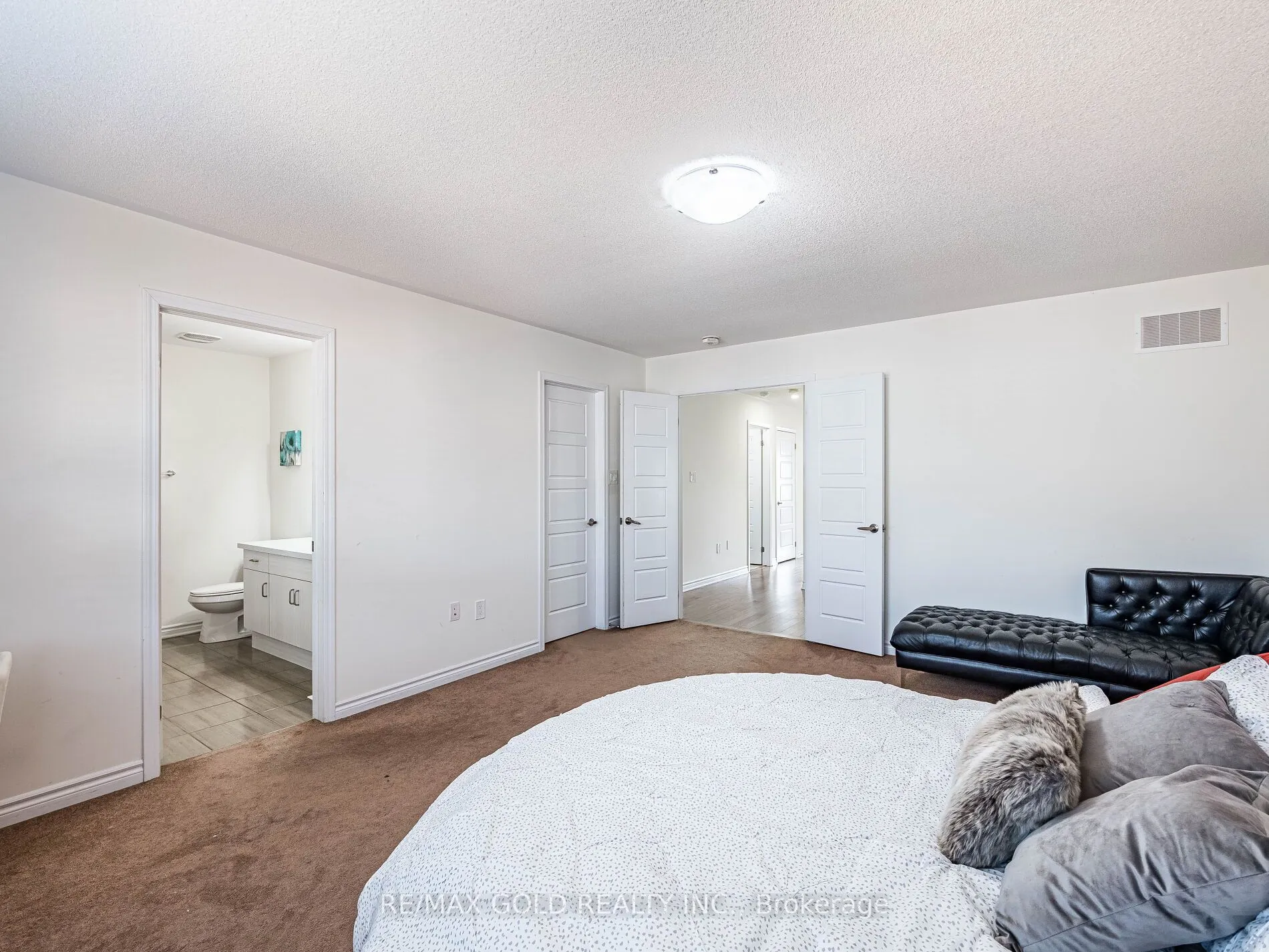 36 Feeder Street