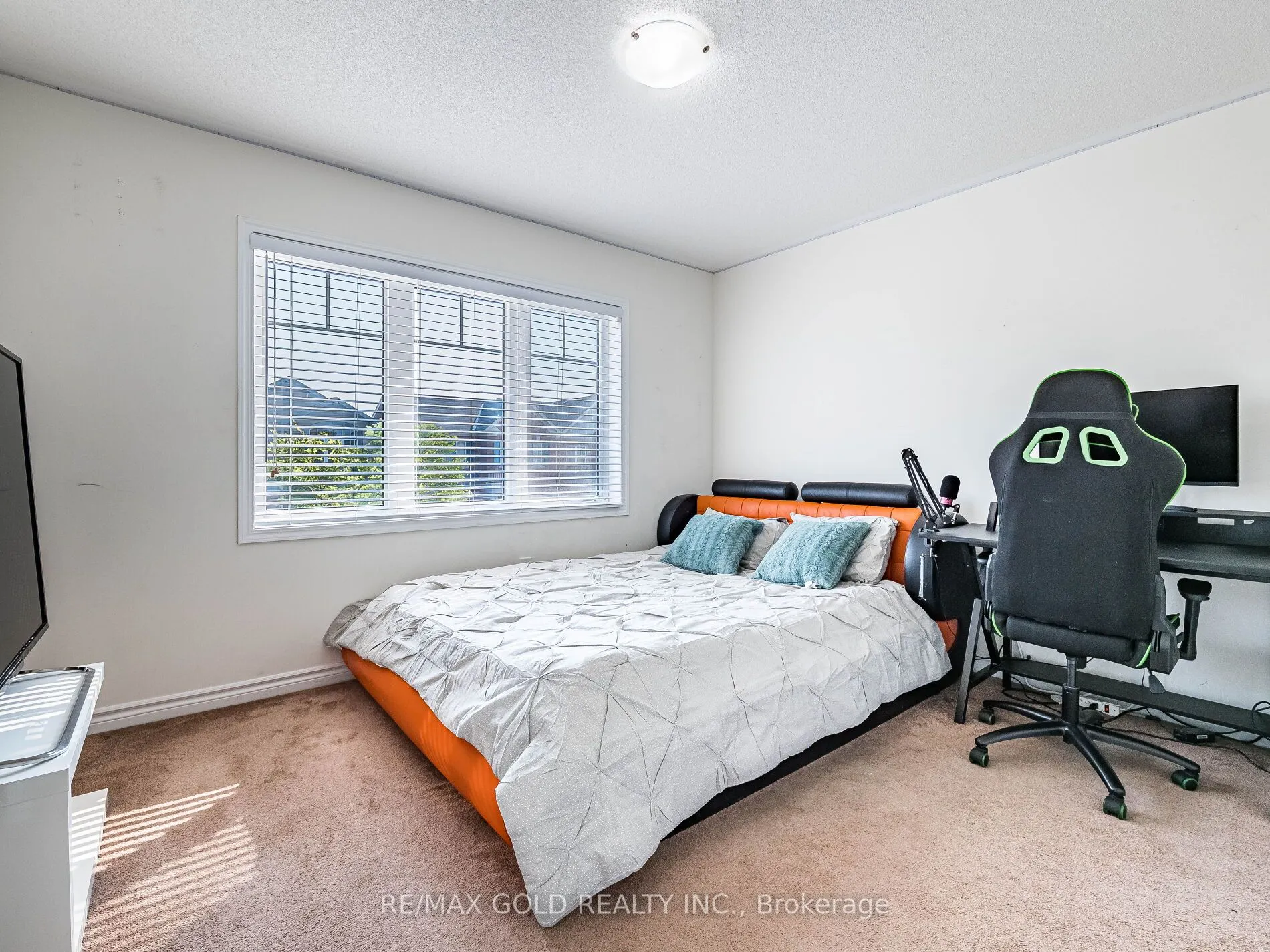 36 Feeder Street