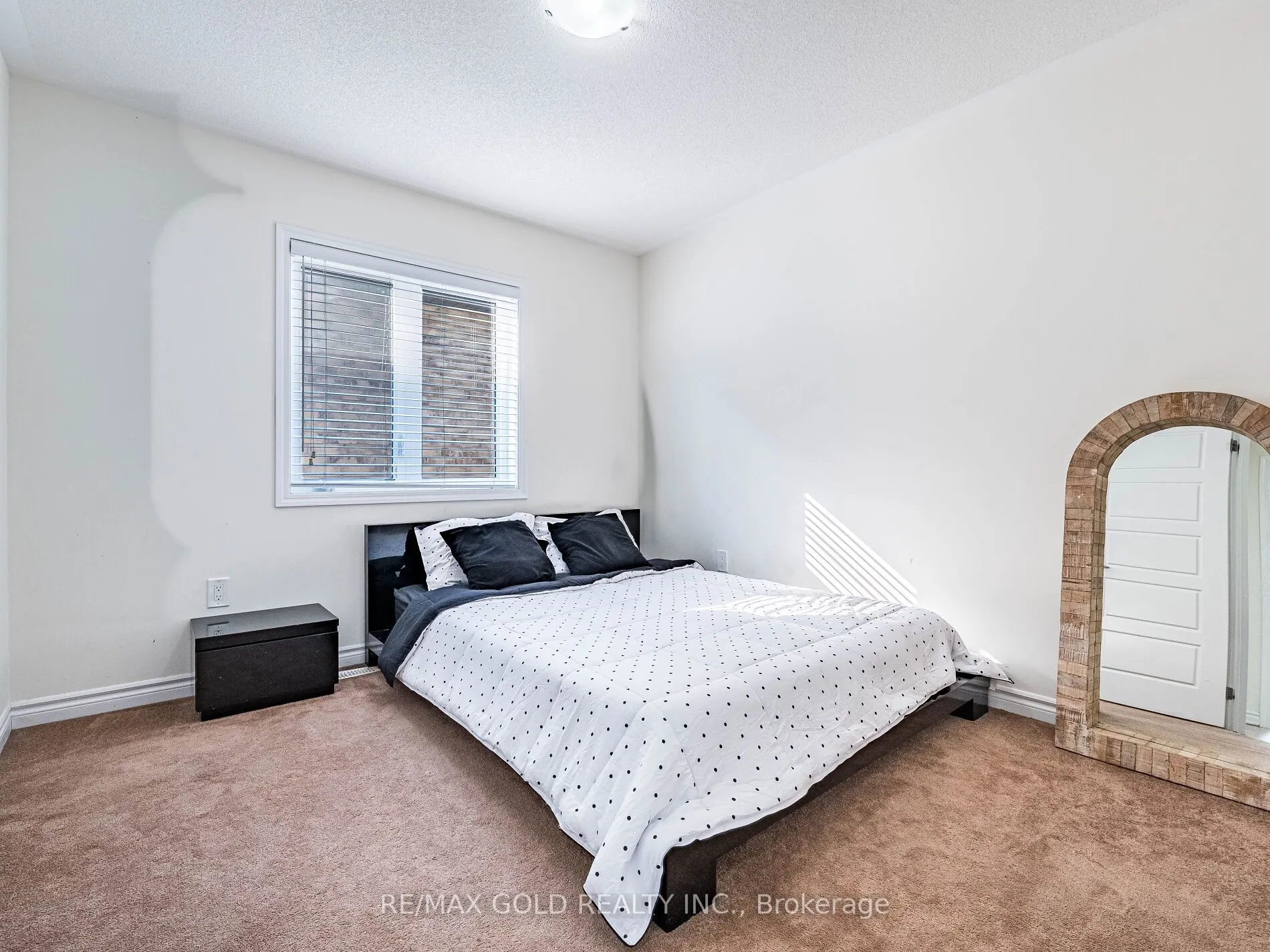 36 Feeder Street