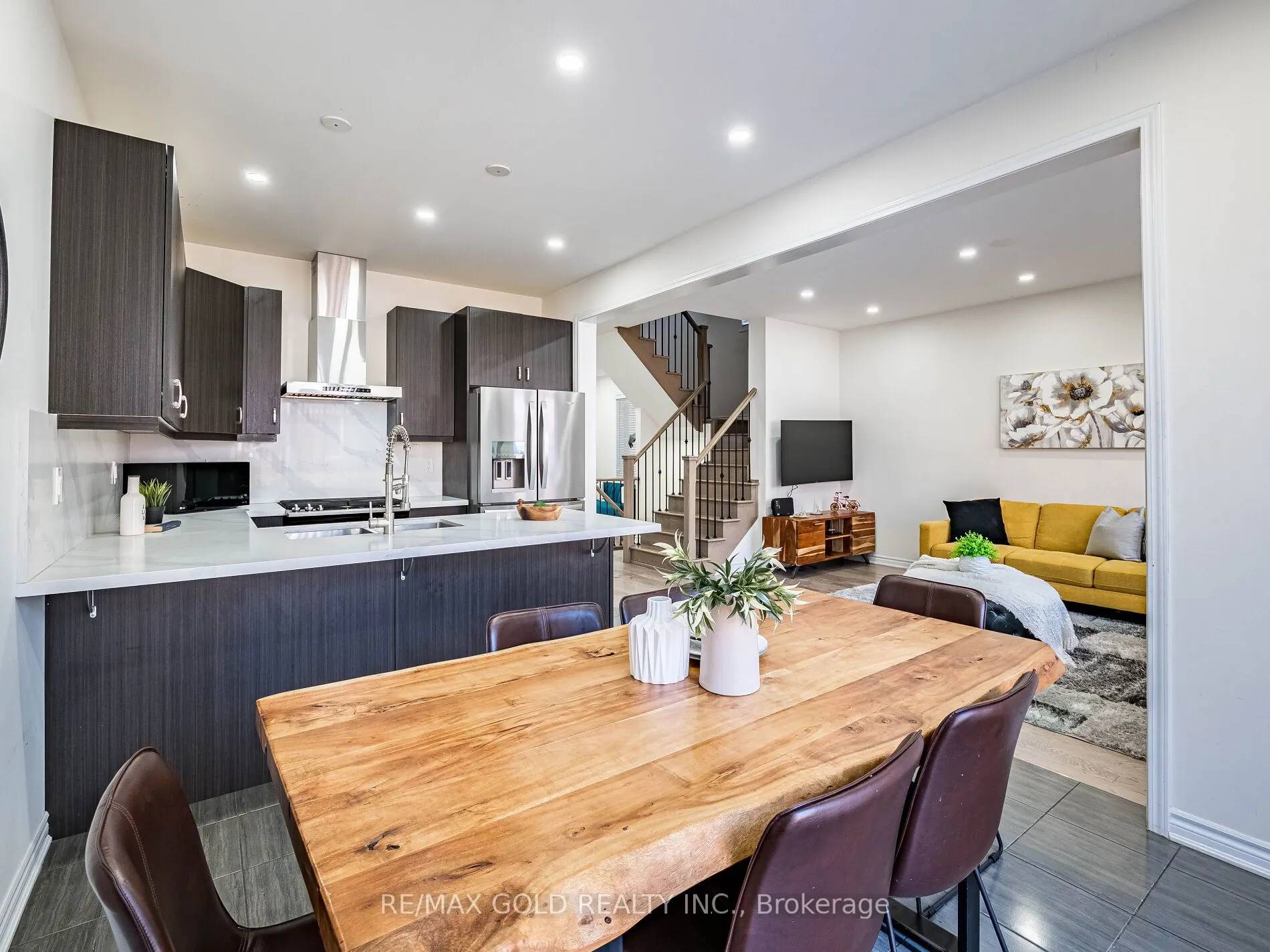 36 Feeder Street