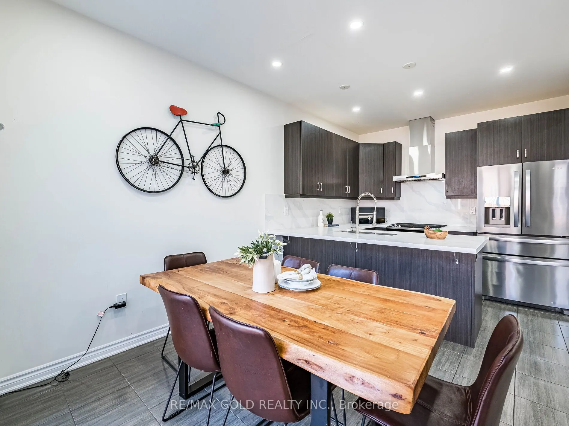 36 Feeder Street