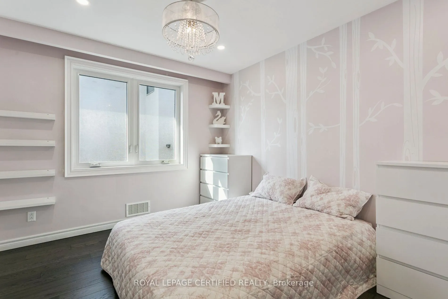 462 The Kingsway