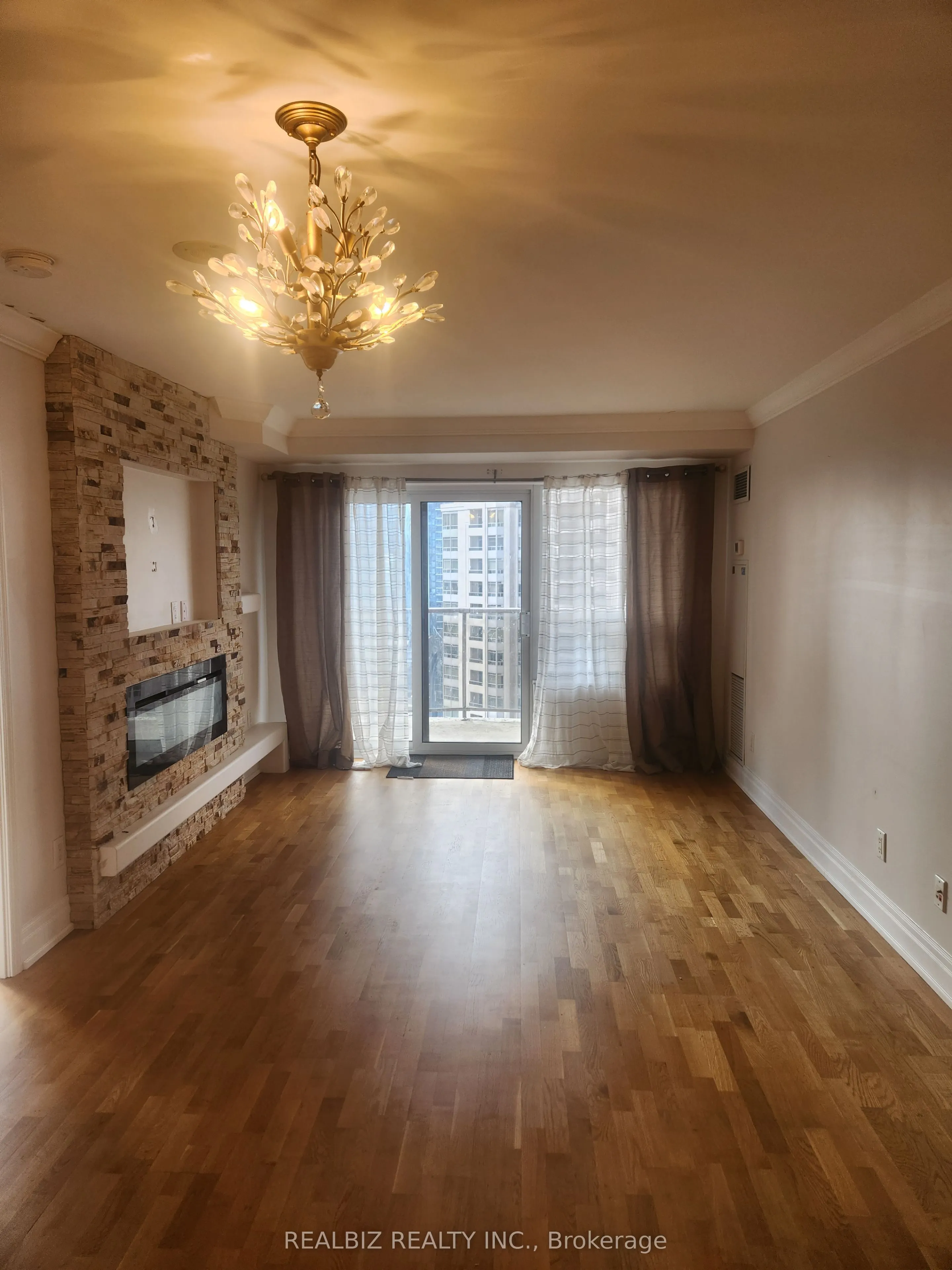 25 Kingsbridge Garden Circle, #2221