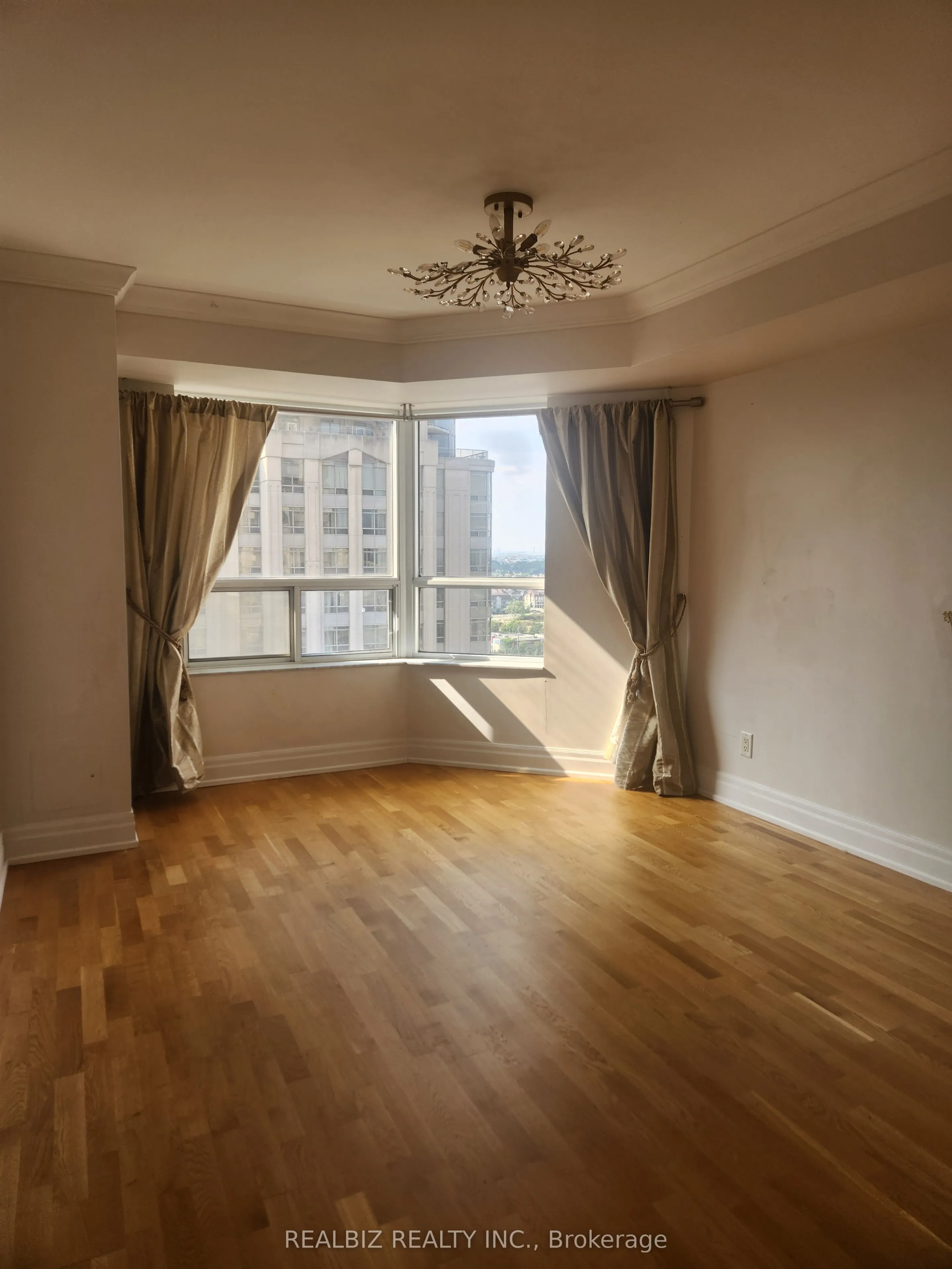 25 Kingsbridge Garden Circle, #2221