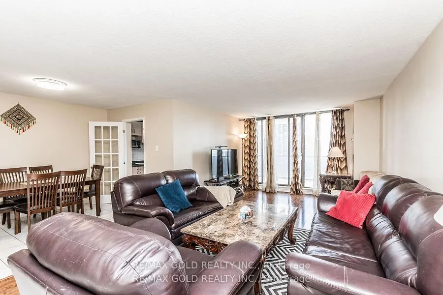17 Knightsbridge Road, #1010