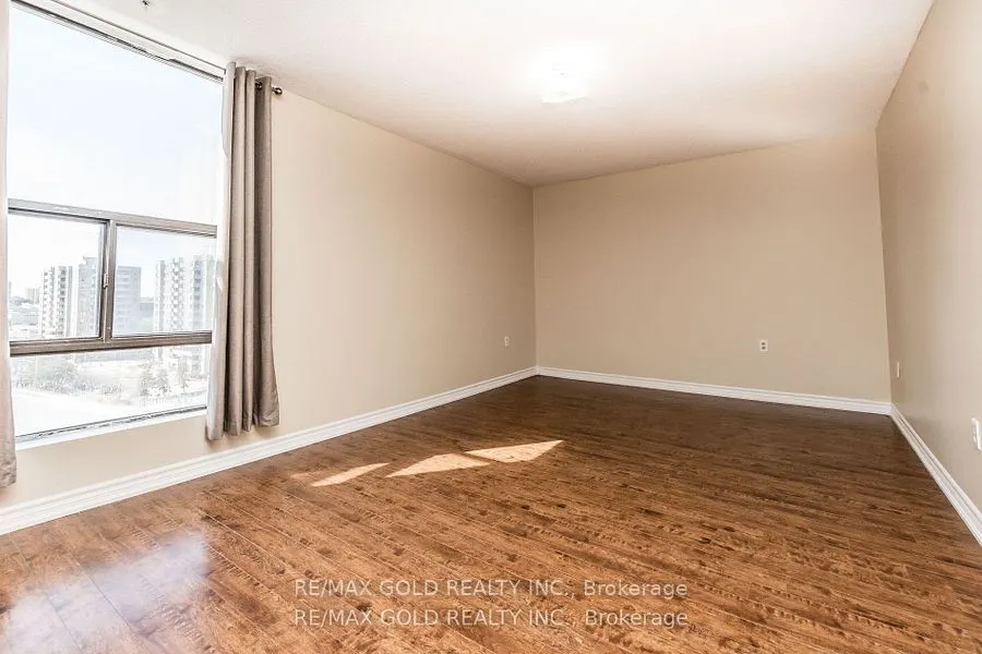 17 Knightsbridge Road, #1010