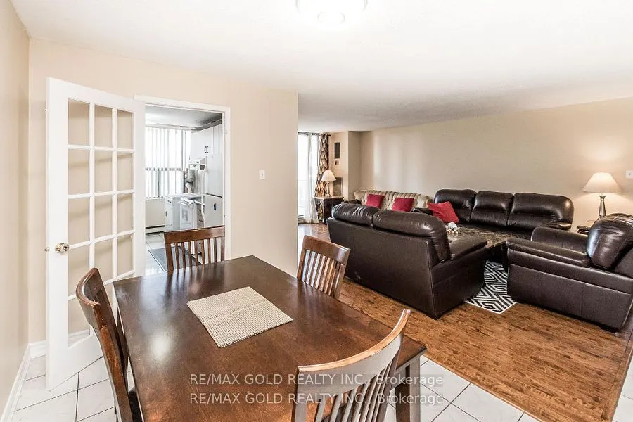 17 Knightsbridge Road, #1010