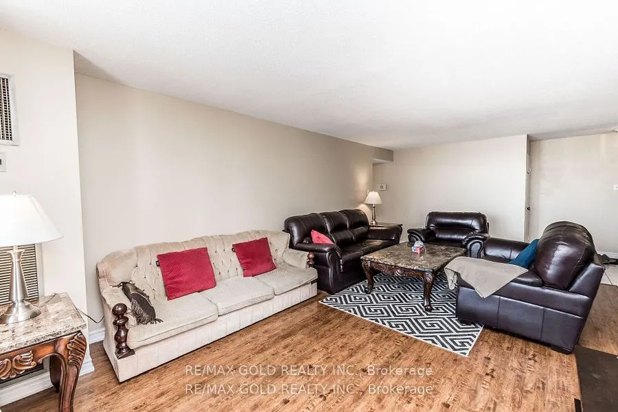 17 Knightsbridge Road, #1010