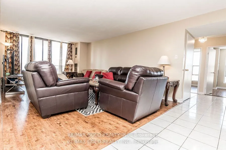 17 Knightsbridge Road, #1010