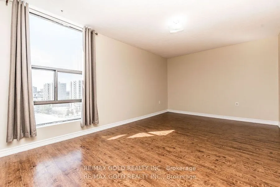 17 Knightsbridge Road, #1010