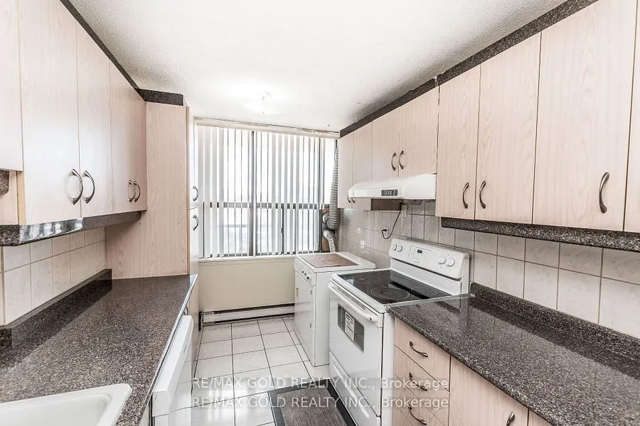 17 Knightsbridge Road, #1010