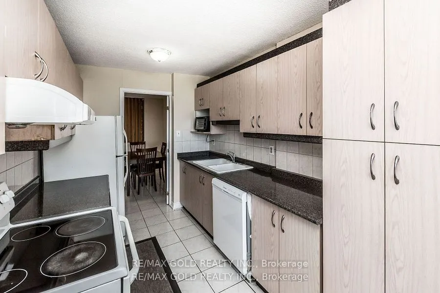 17 Knightsbridge Road, #1010