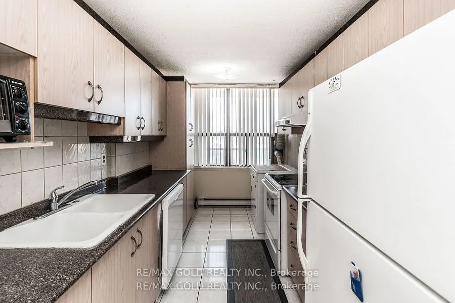 17 Knightsbridge Road, #1010