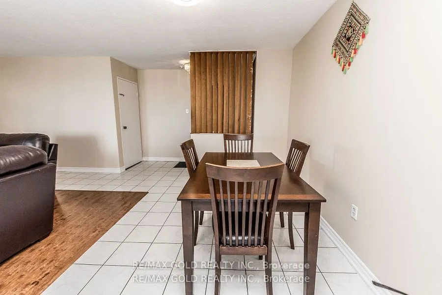 17 Knightsbridge Road, #1010