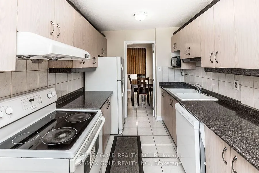 17 Knightsbridge Road, #1010