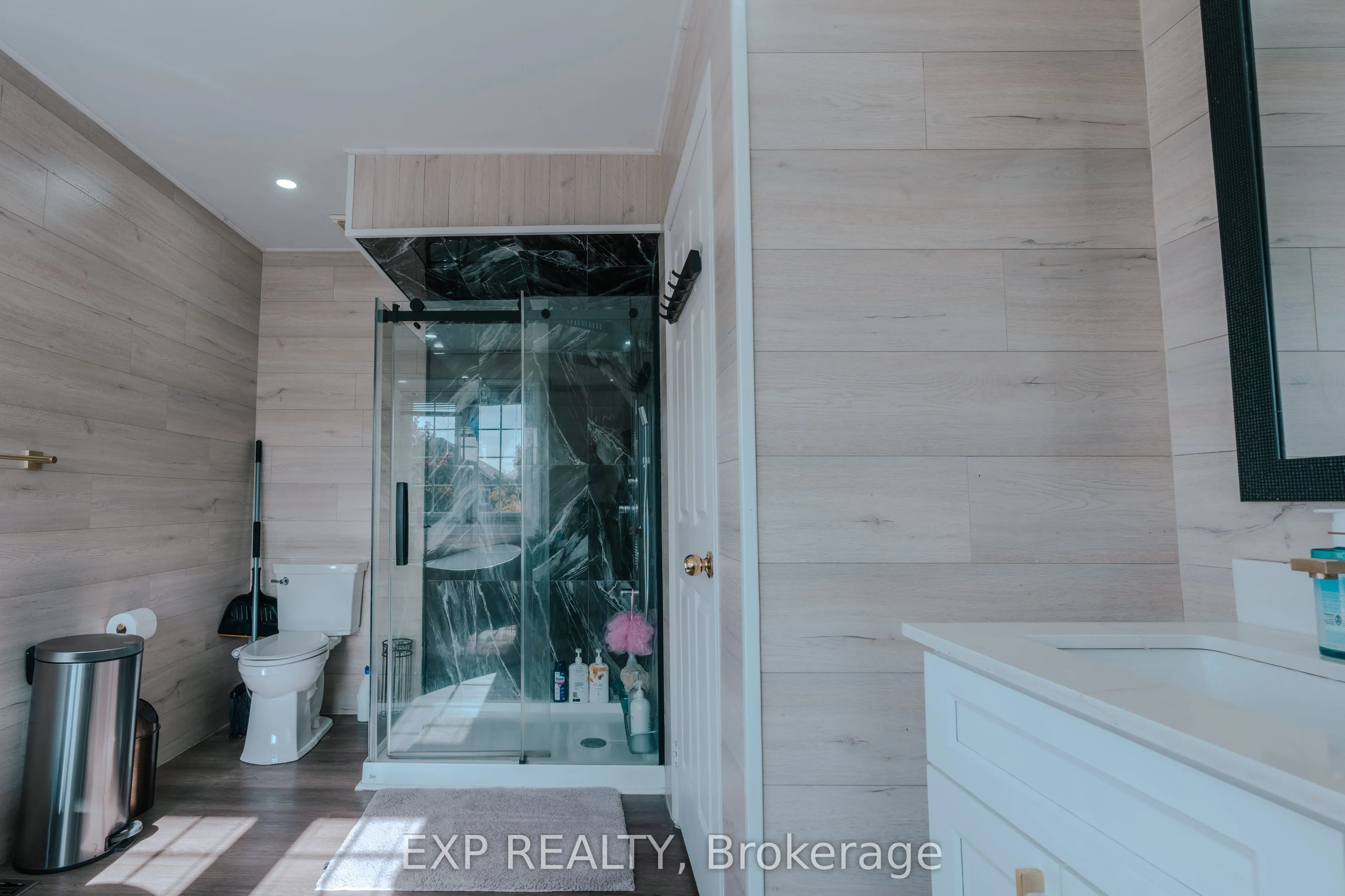 206 Drinkwater Road, #Upper