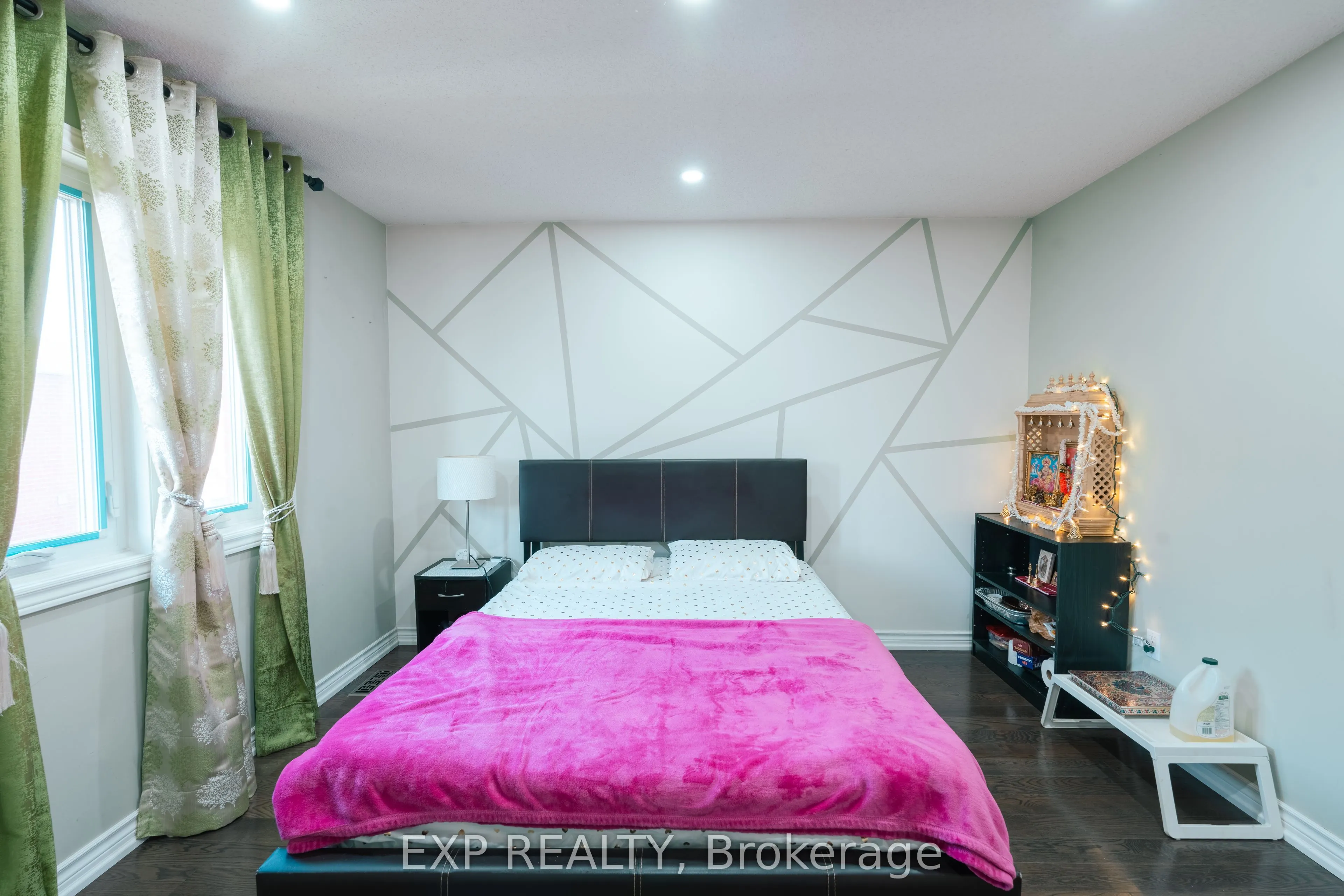 206 Drinkwater Road, #Upper