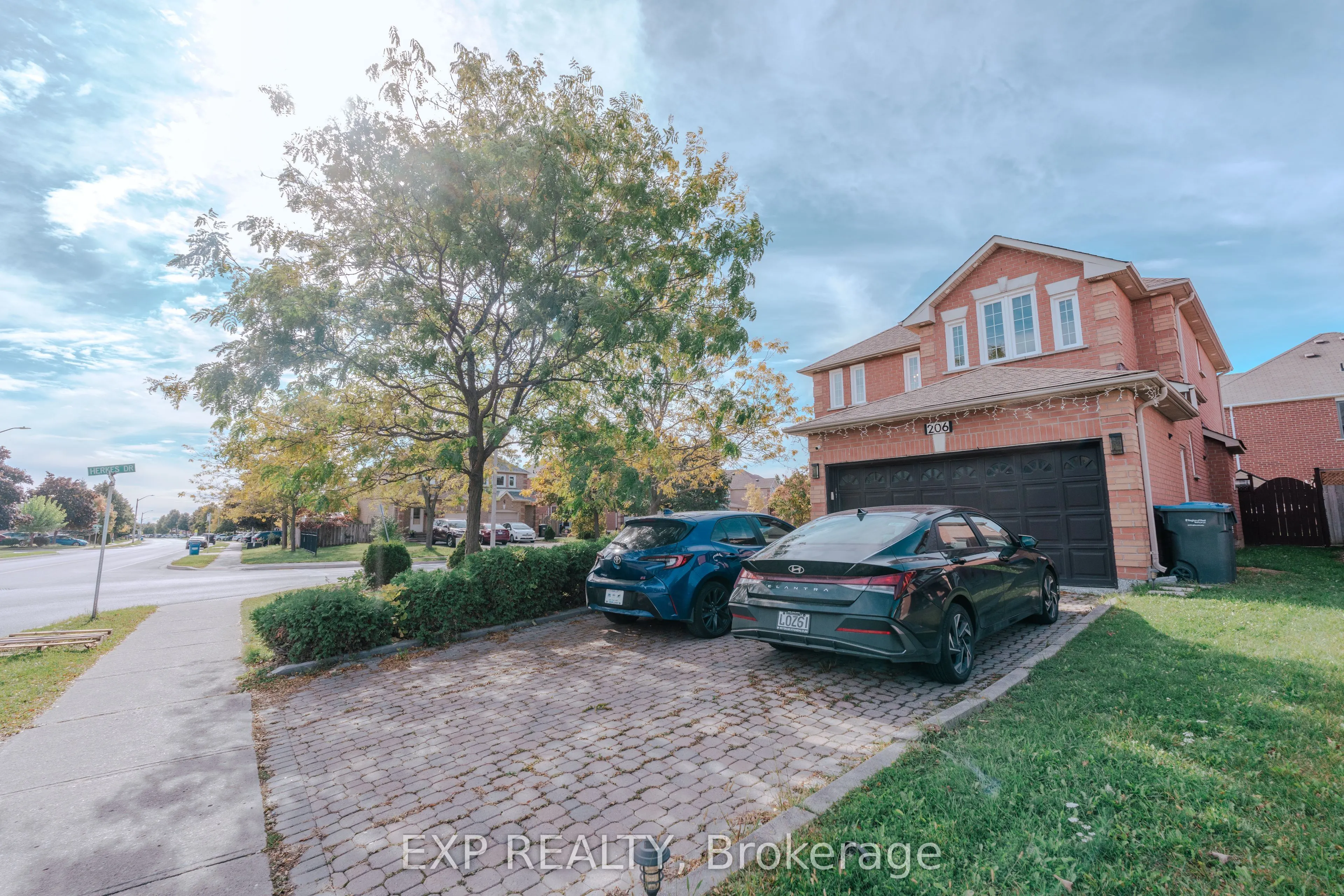 206 Drinkwater Road, #Upper