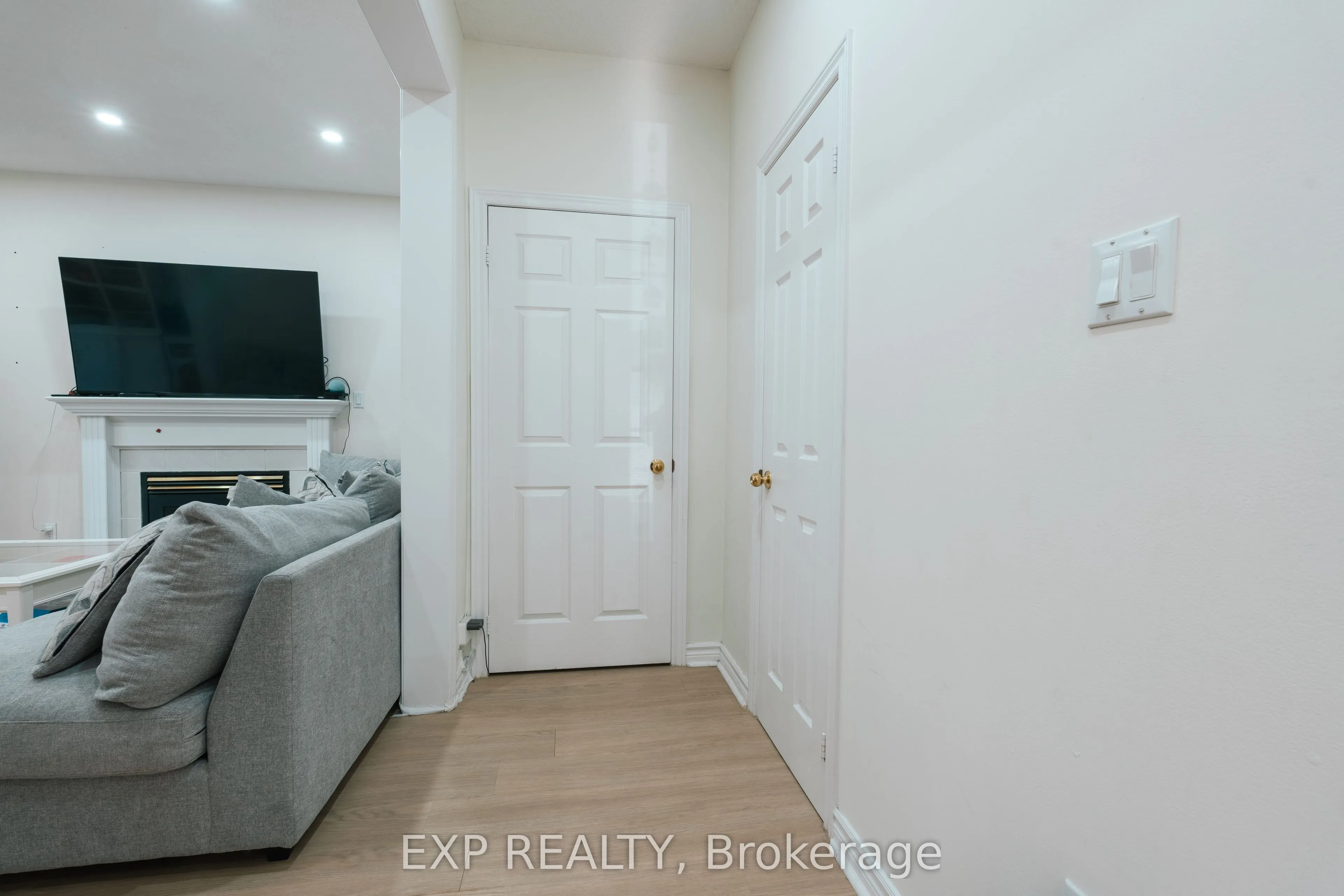 206 Drinkwater Road, #Upper