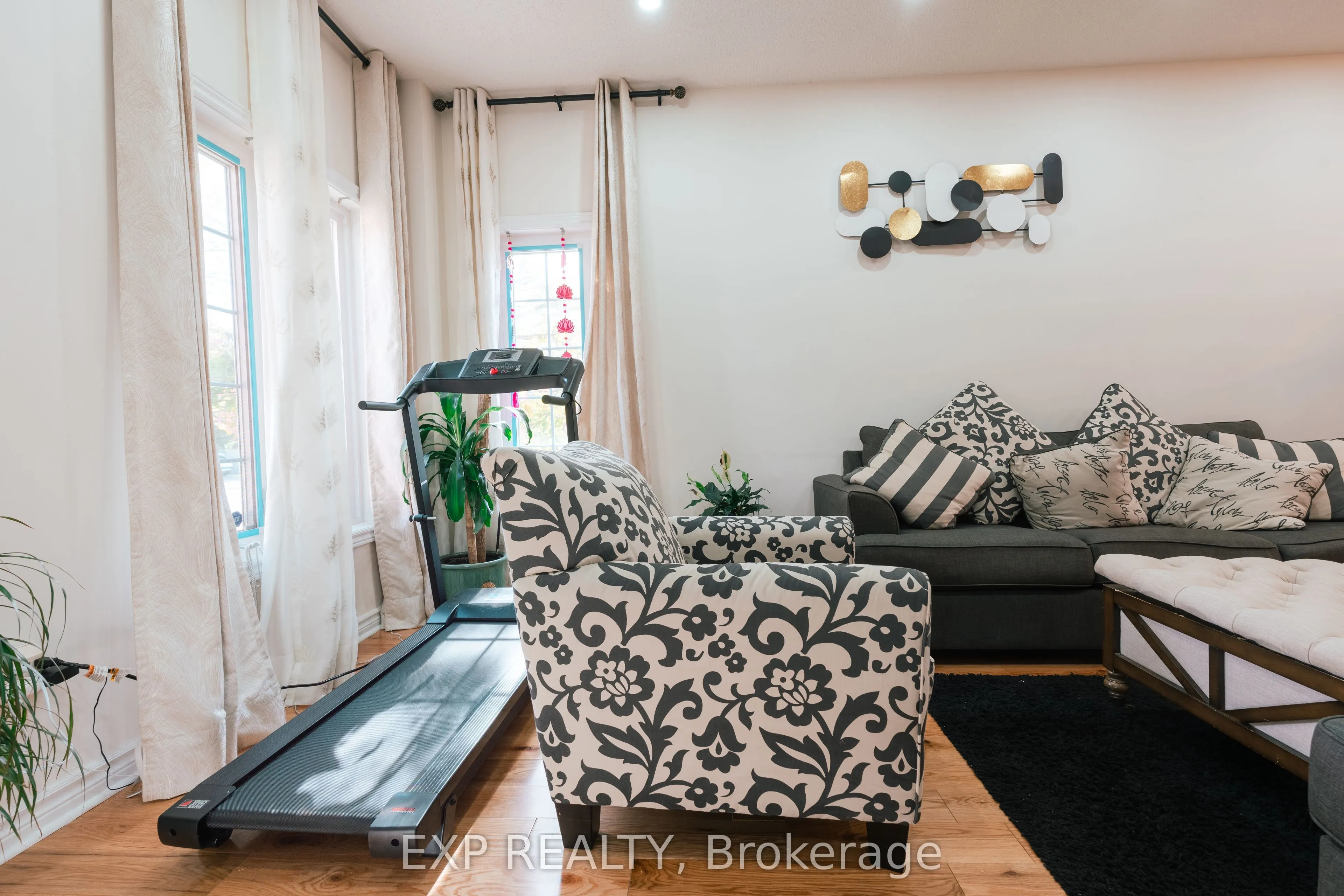 206 Drinkwater Road, #Upper