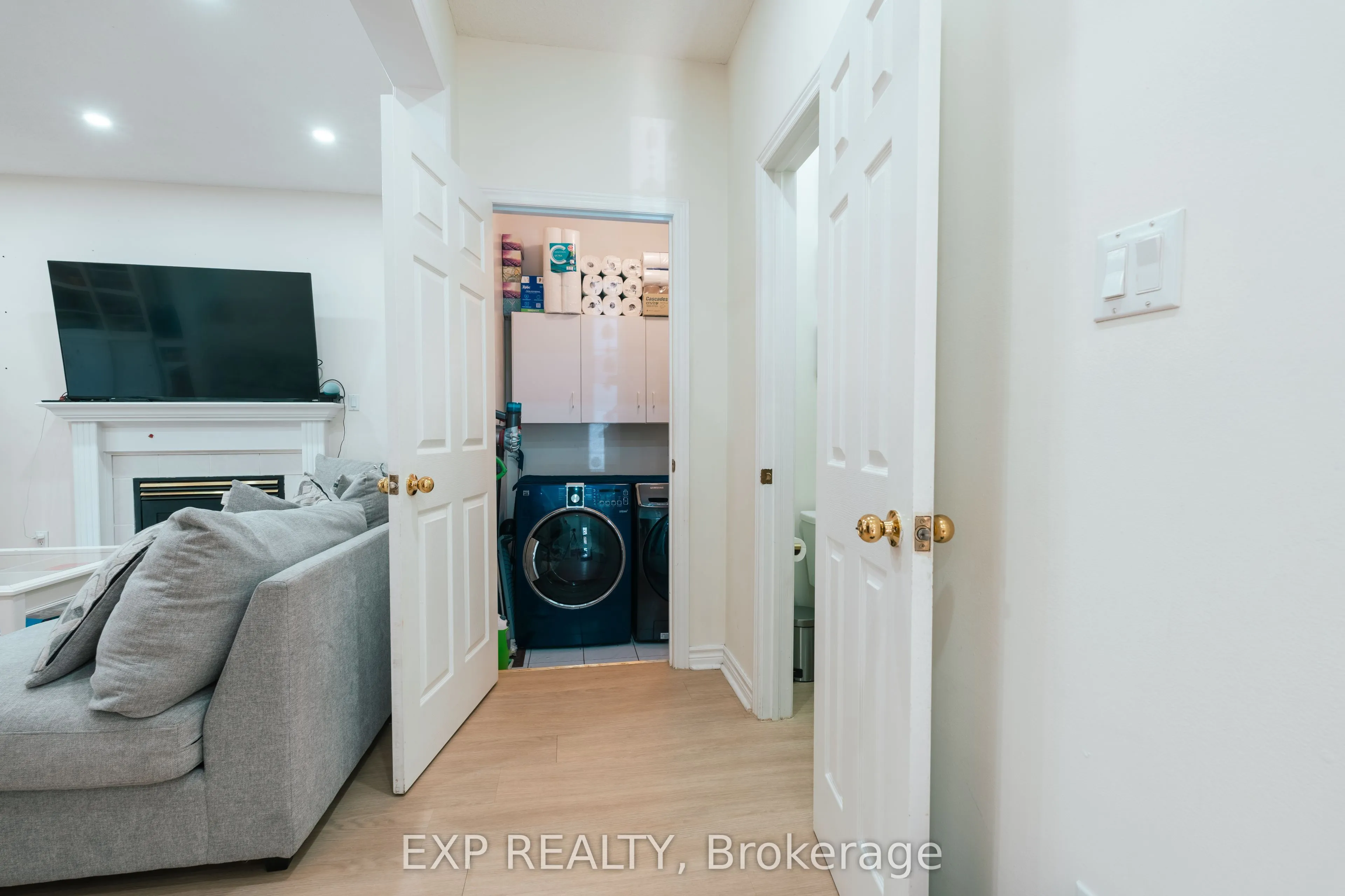 206 Drinkwater Road, #Upper