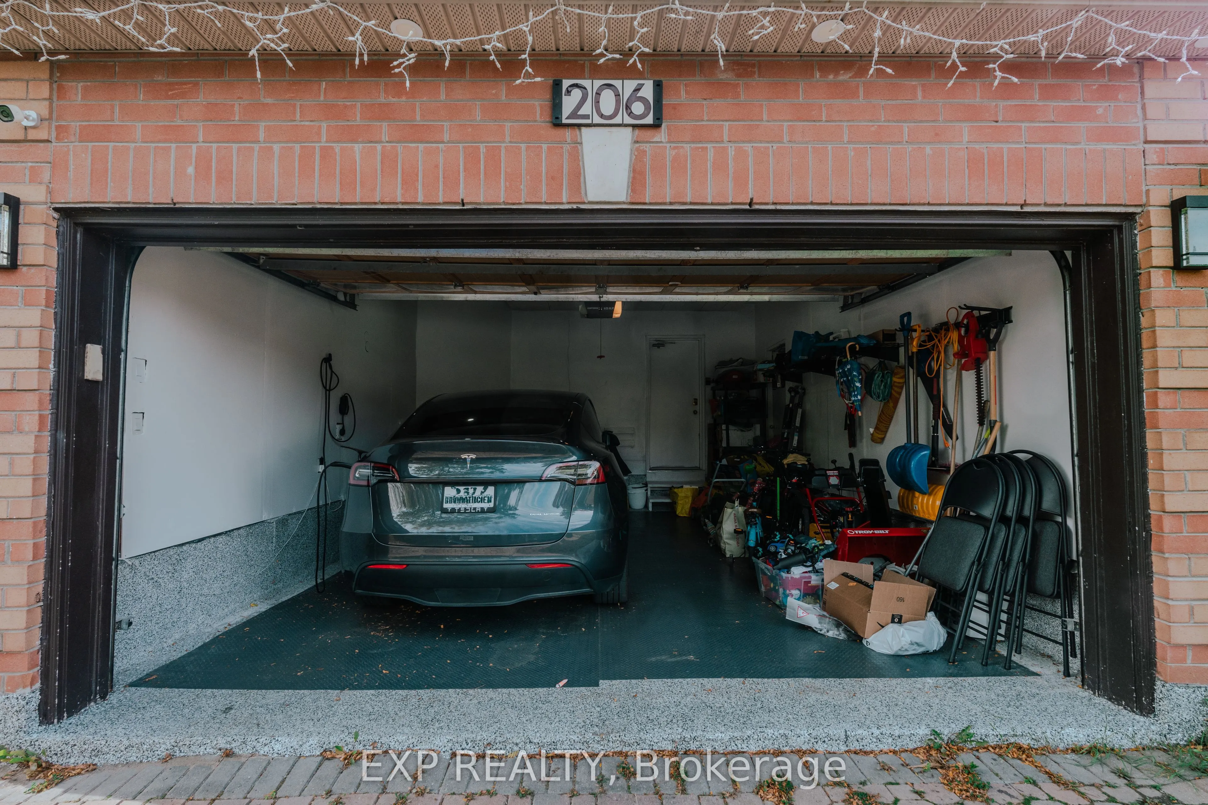 206 Drinkwater Road, #Upper