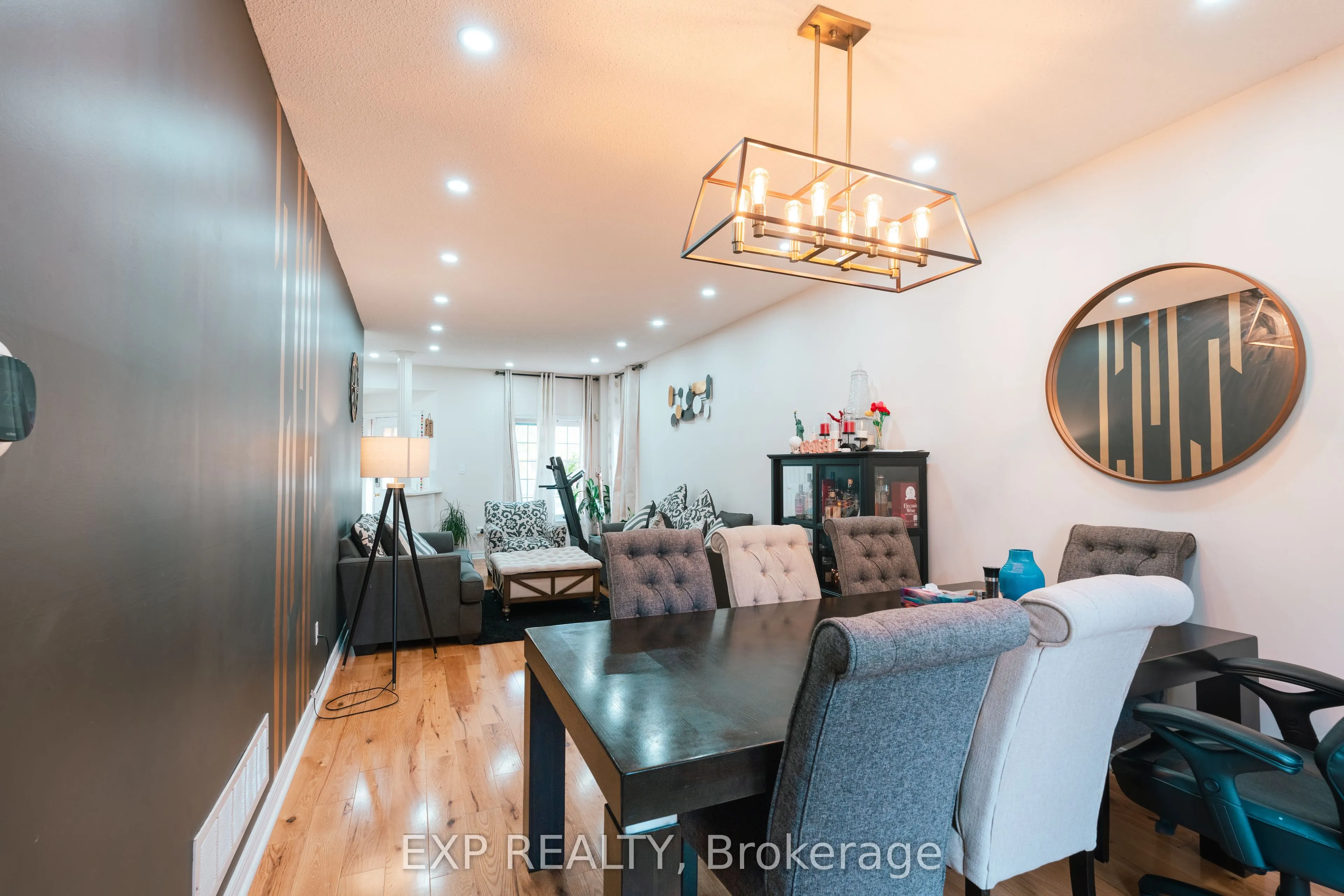 206 Drinkwater Road, #Upper