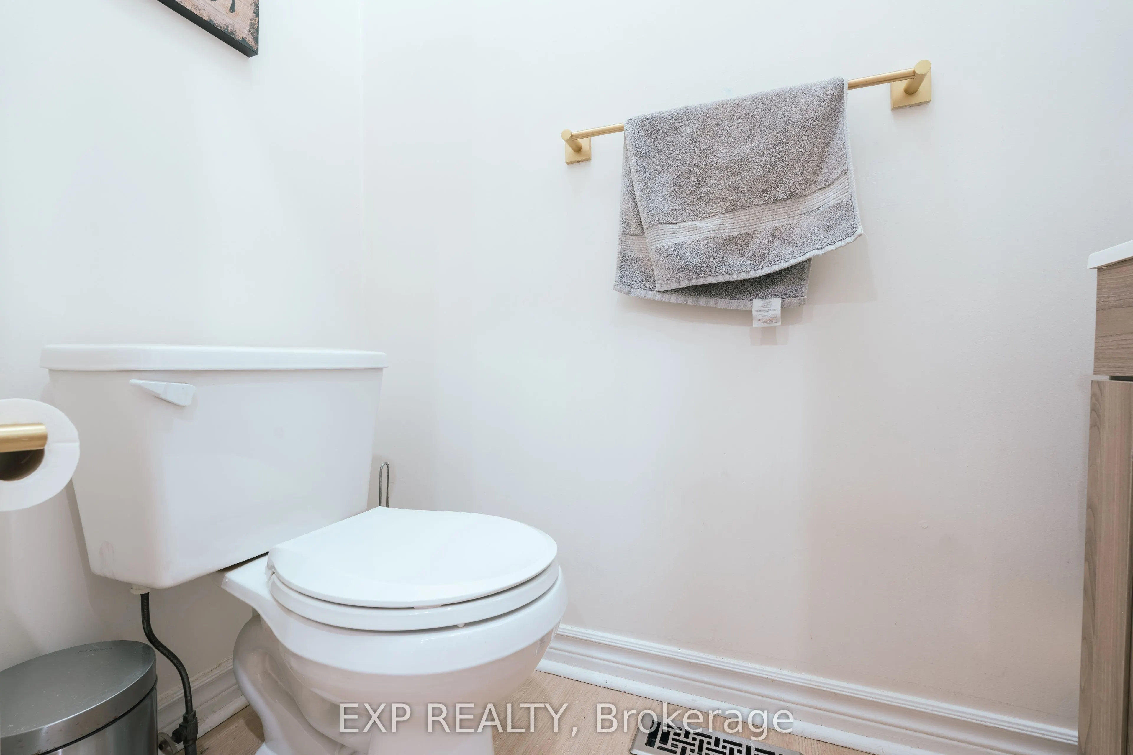 206 Drinkwater Road, #Upper