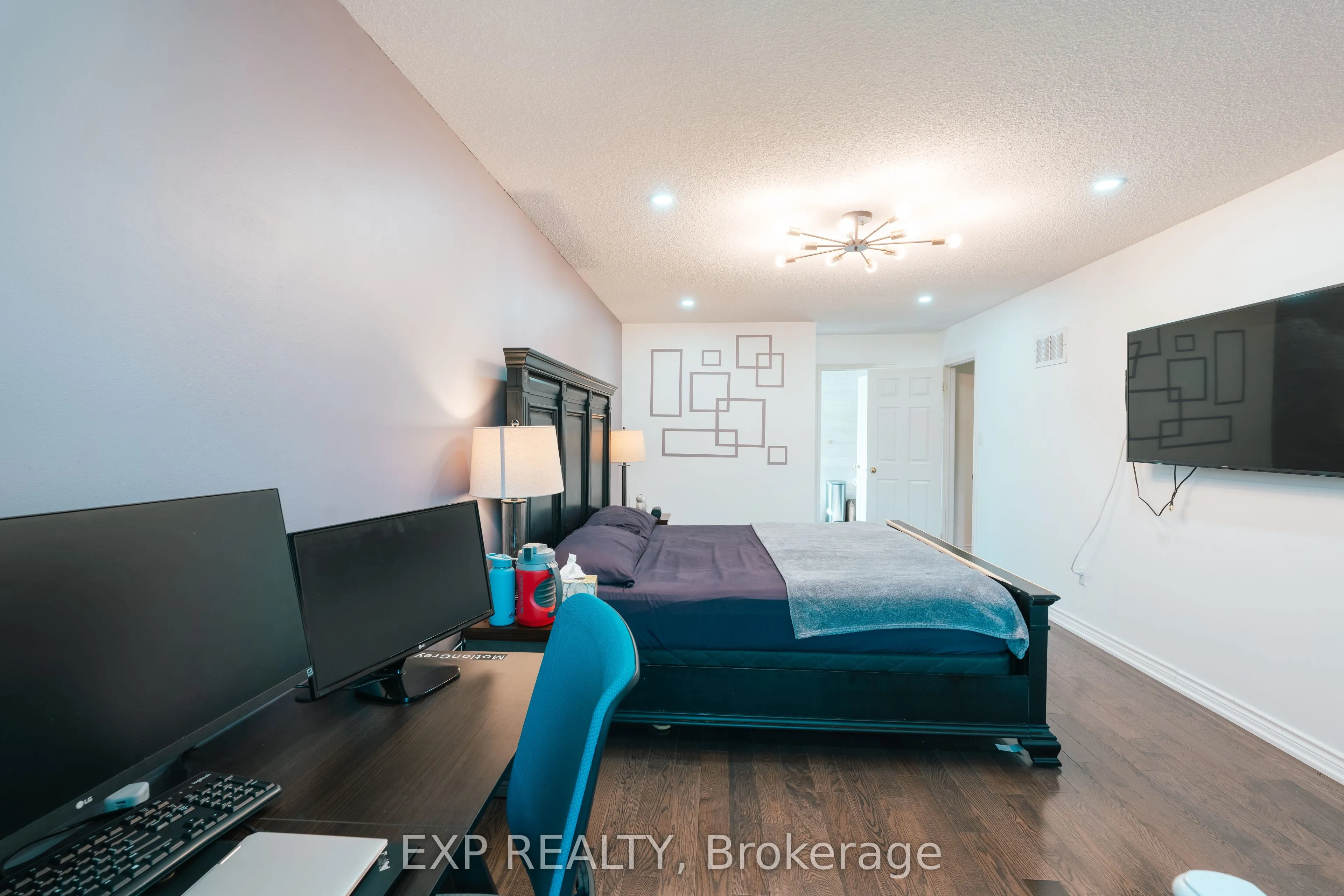 206 Drinkwater Road, #Upper