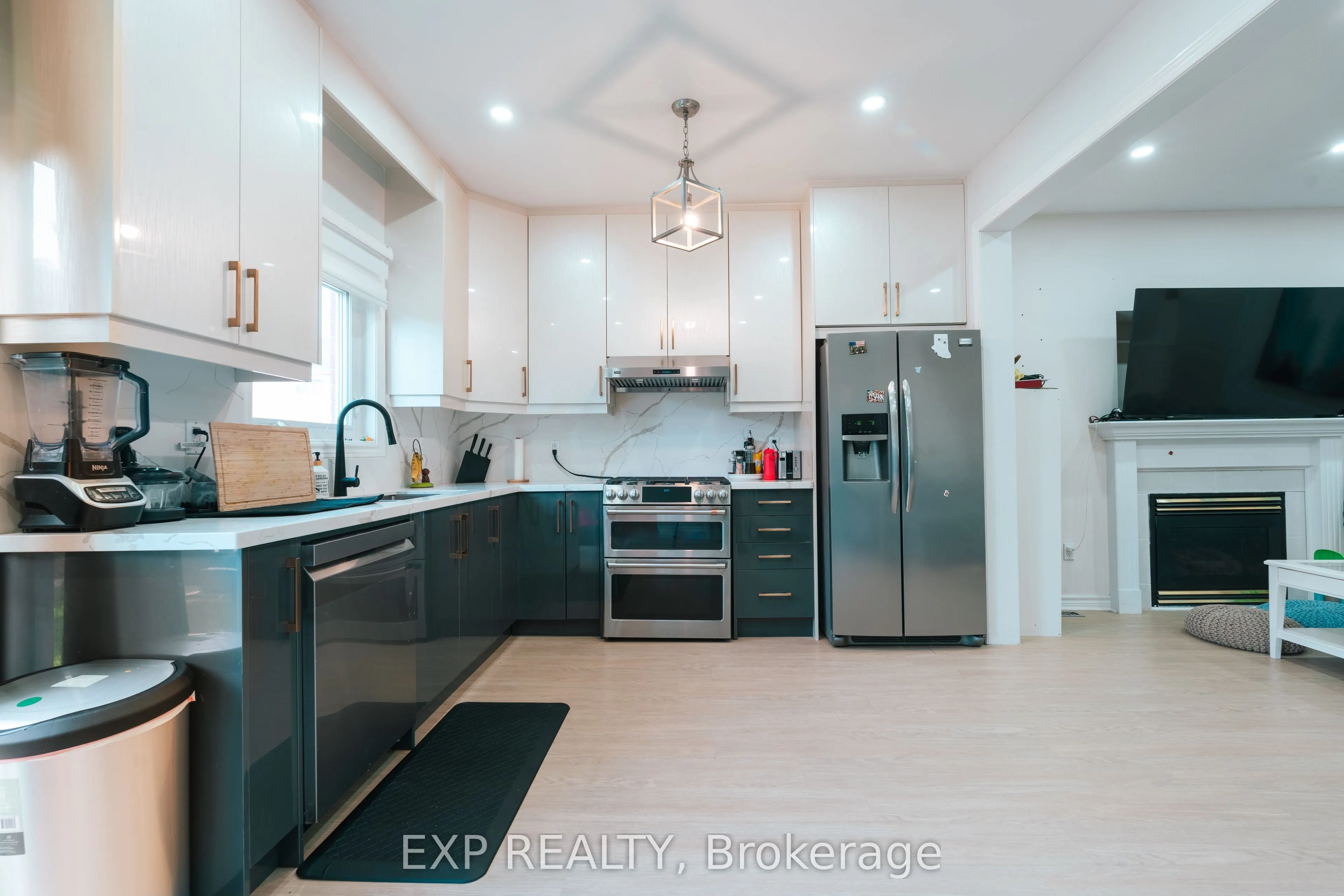206 Drinkwater Road, #Upper