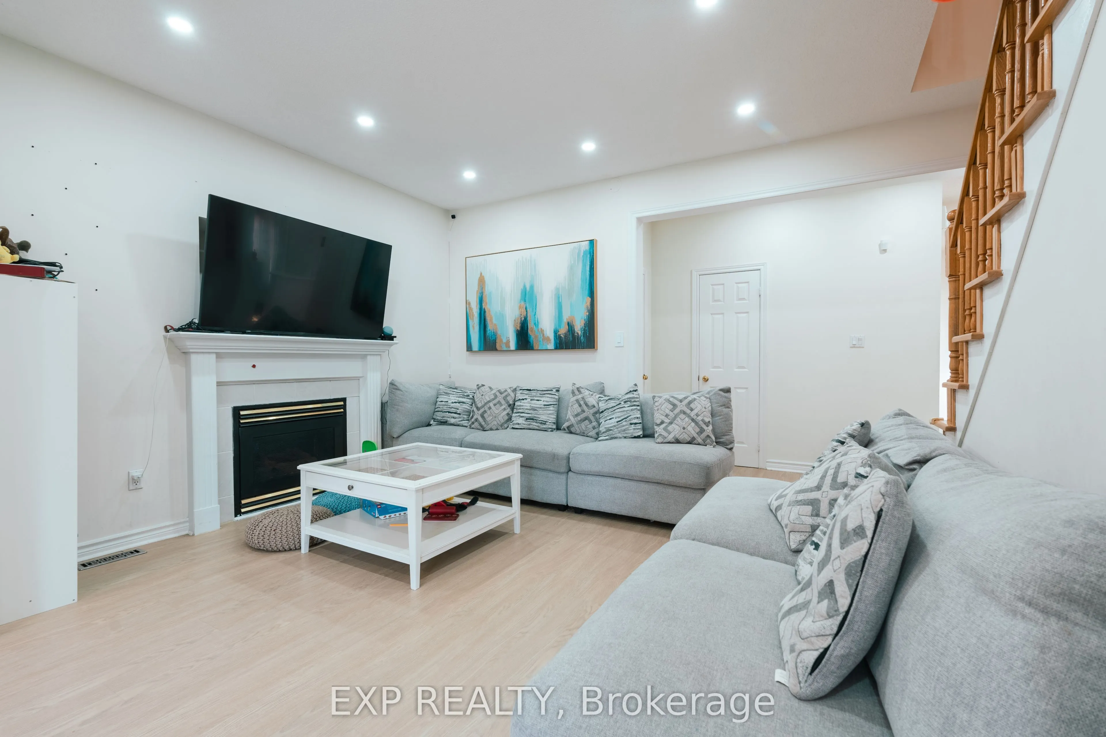 206 Drinkwater Road, #Upper