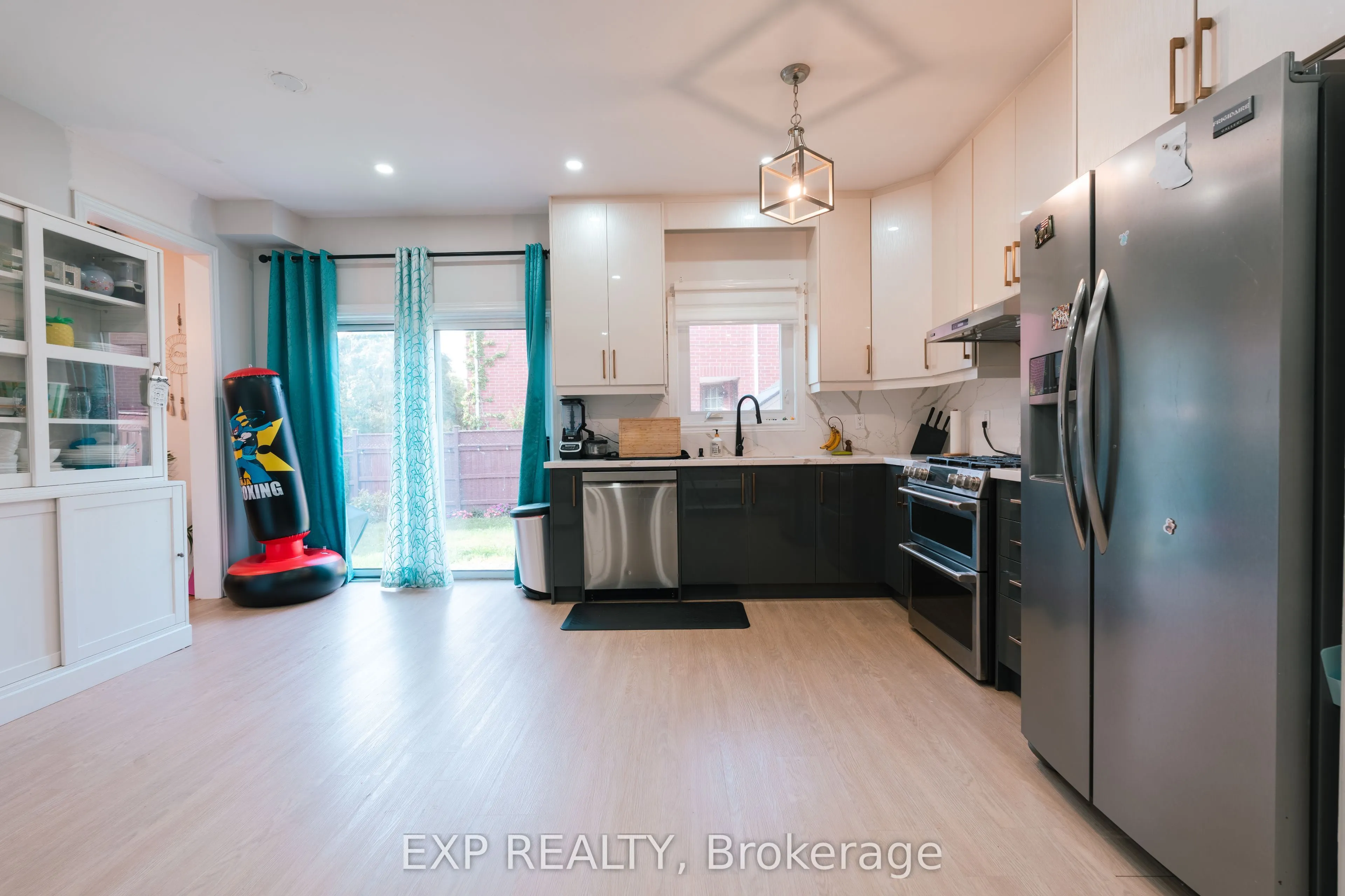 206 Drinkwater Road, #Upper