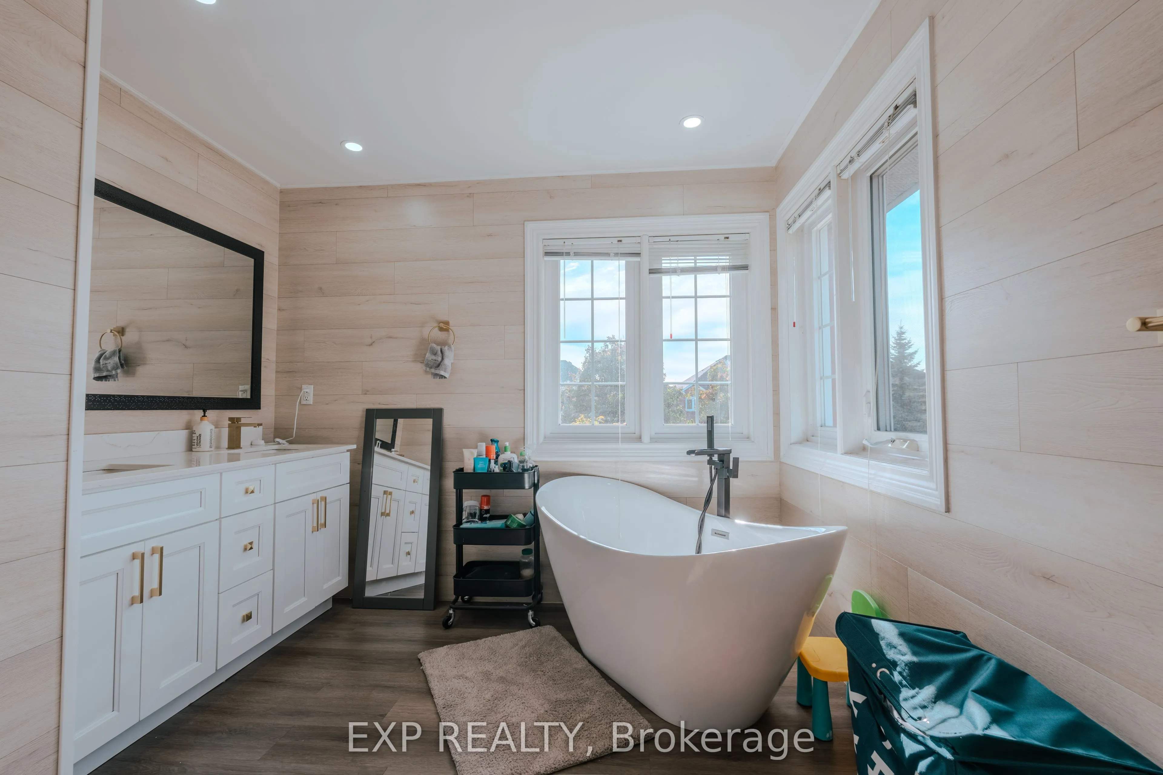 206 Drinkwater Road, #Upper