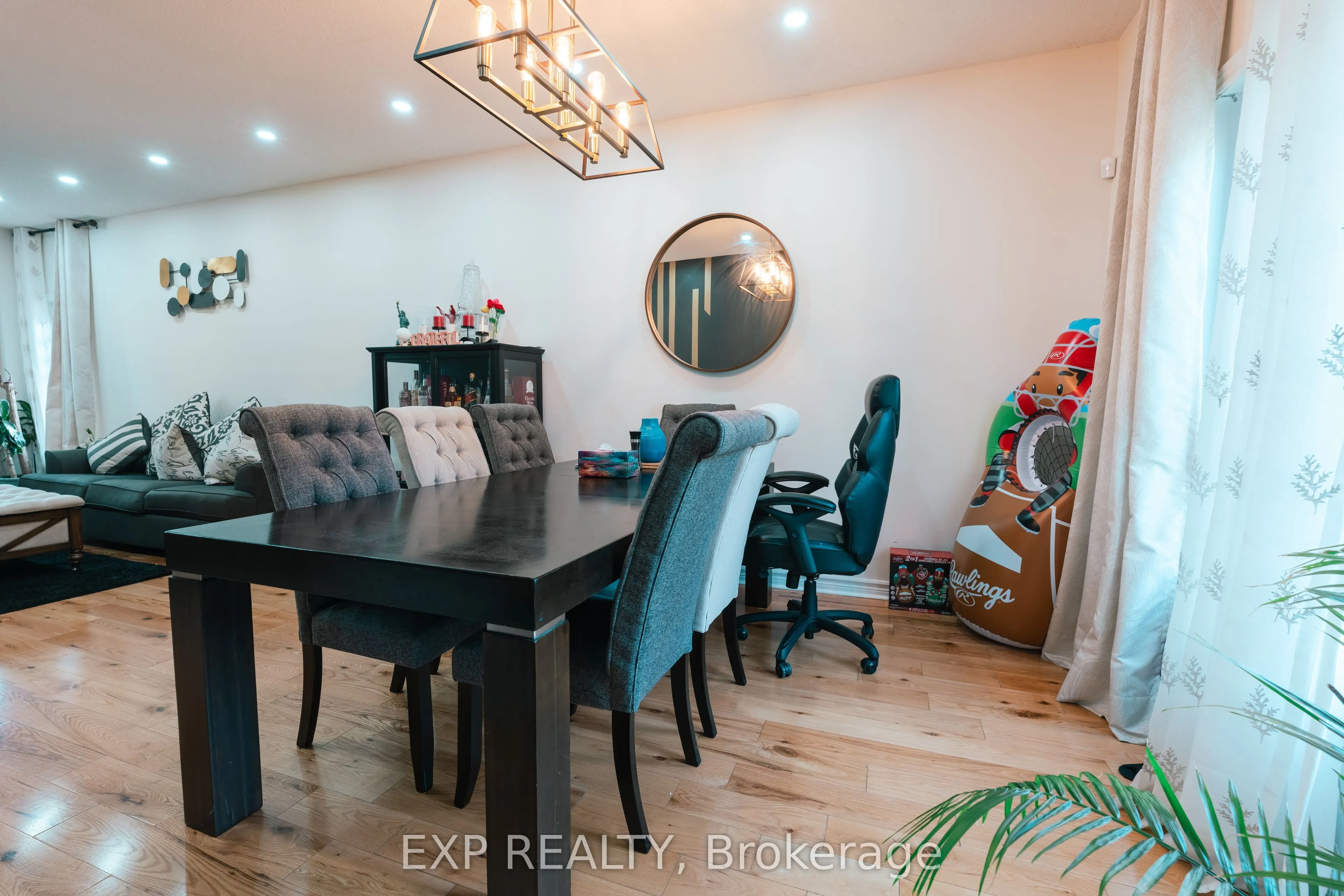 206 Drinkwater Road, #Upper