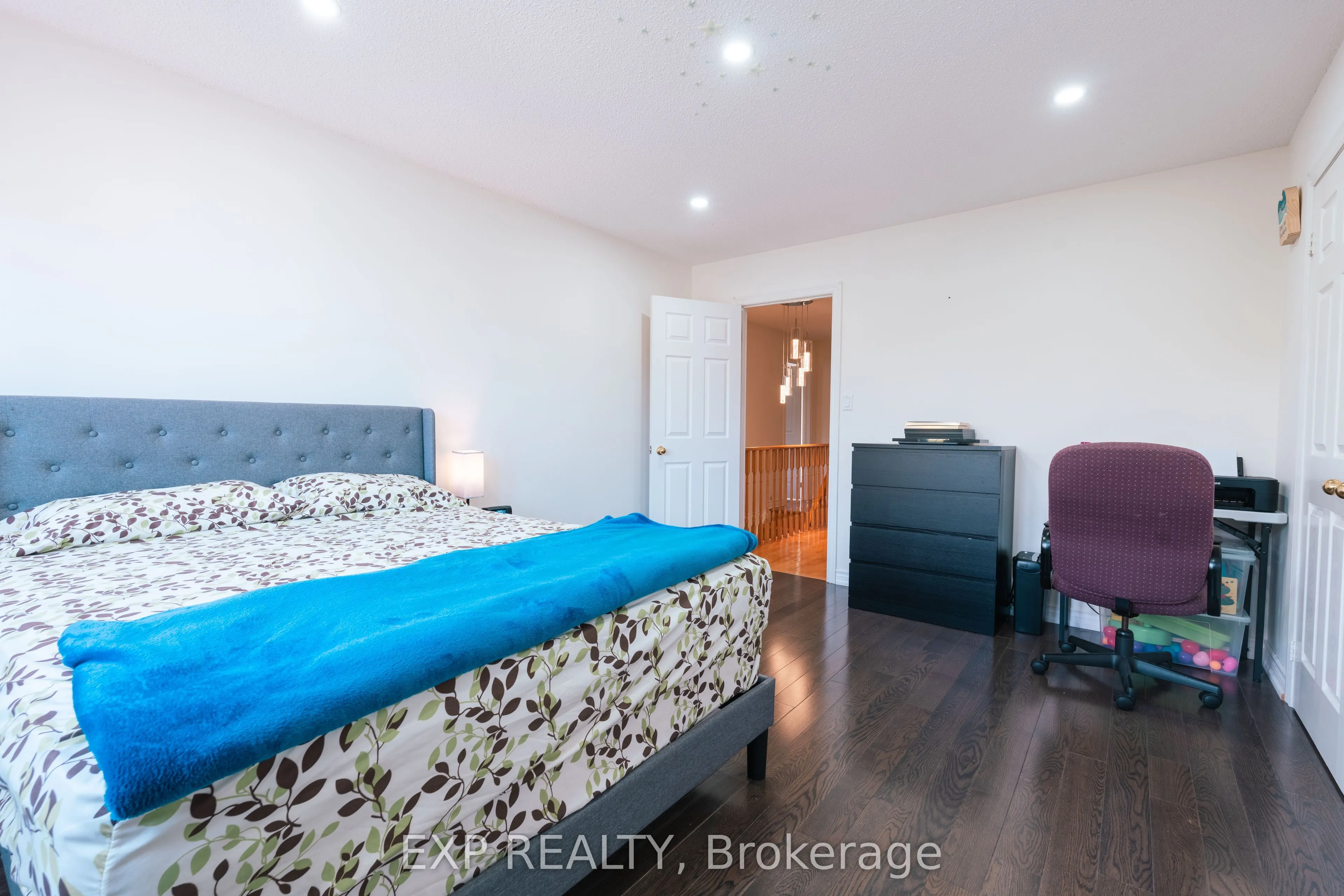 206 Drinkwater Road, #Upper