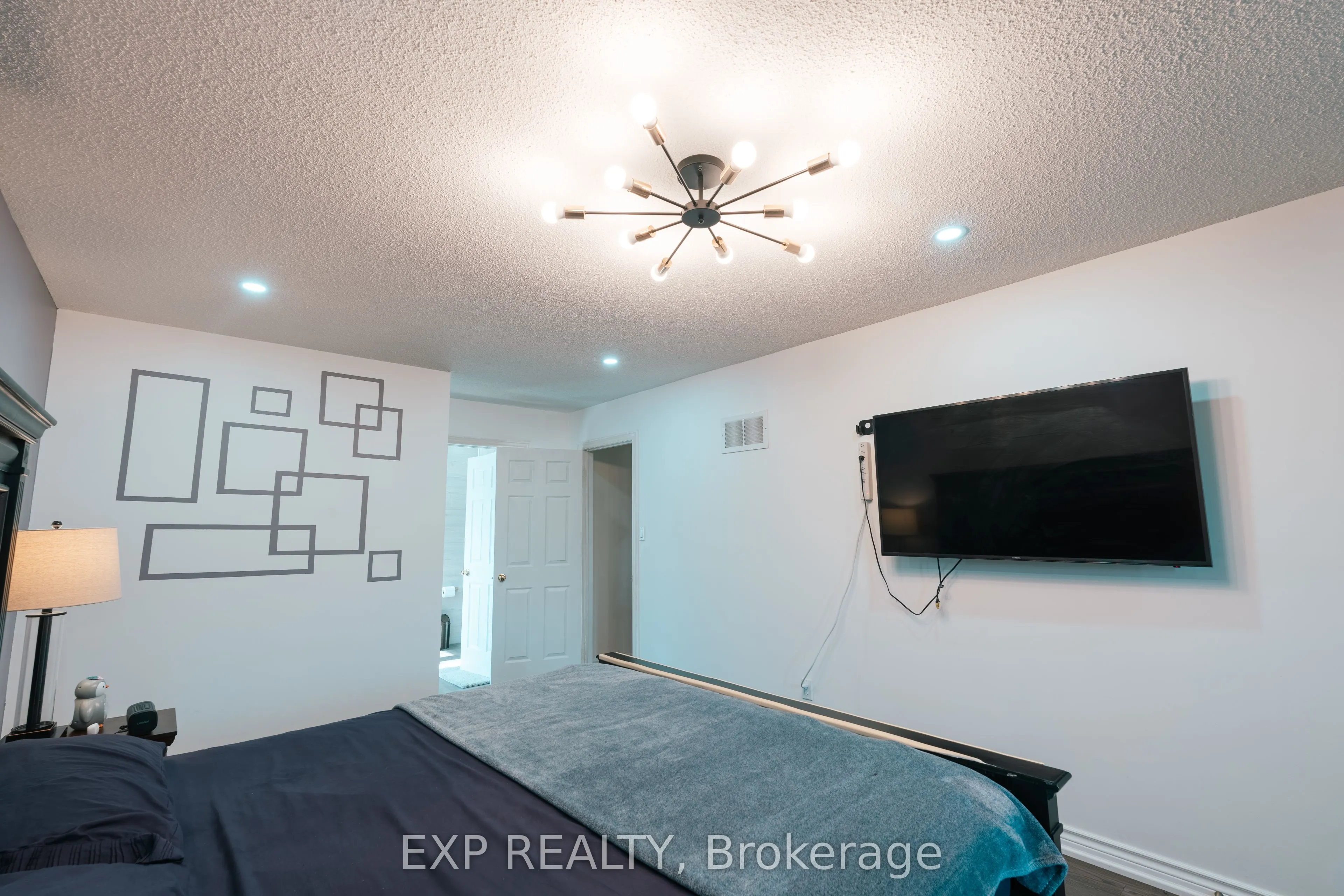 206 Drinkwater Road, #Upper